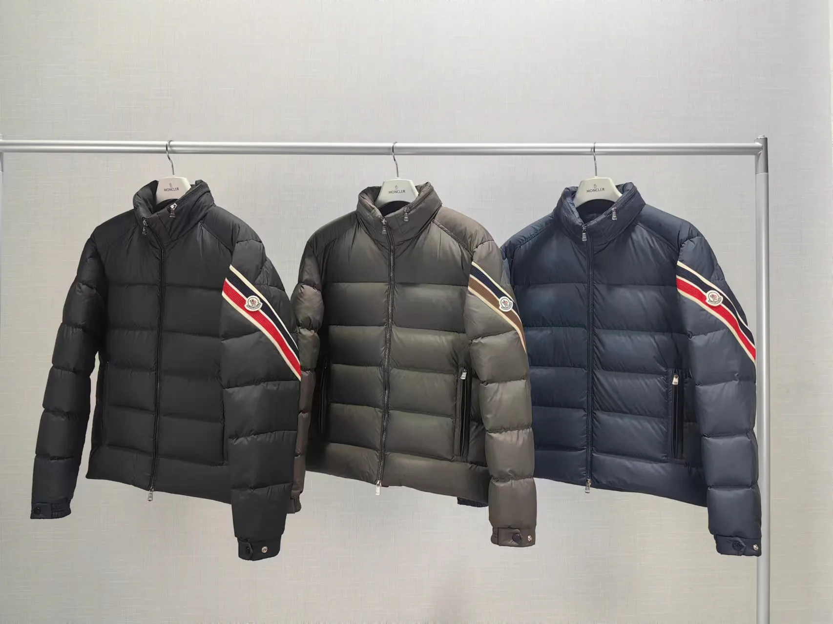 Women's Jackets And Down Jackets MONCLER 17901134