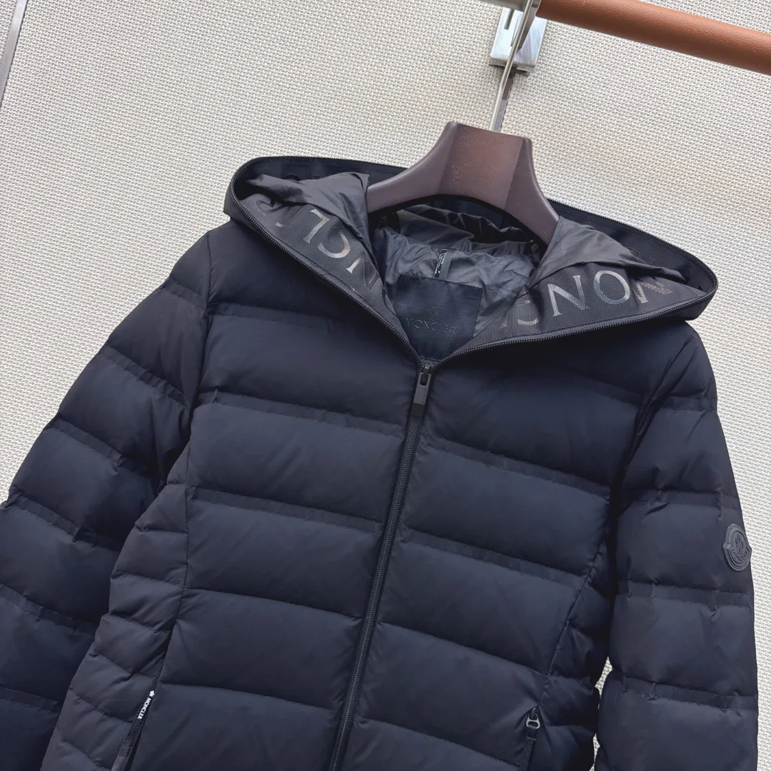 Women's Jackets And Down Jackets MONCLER 18501889