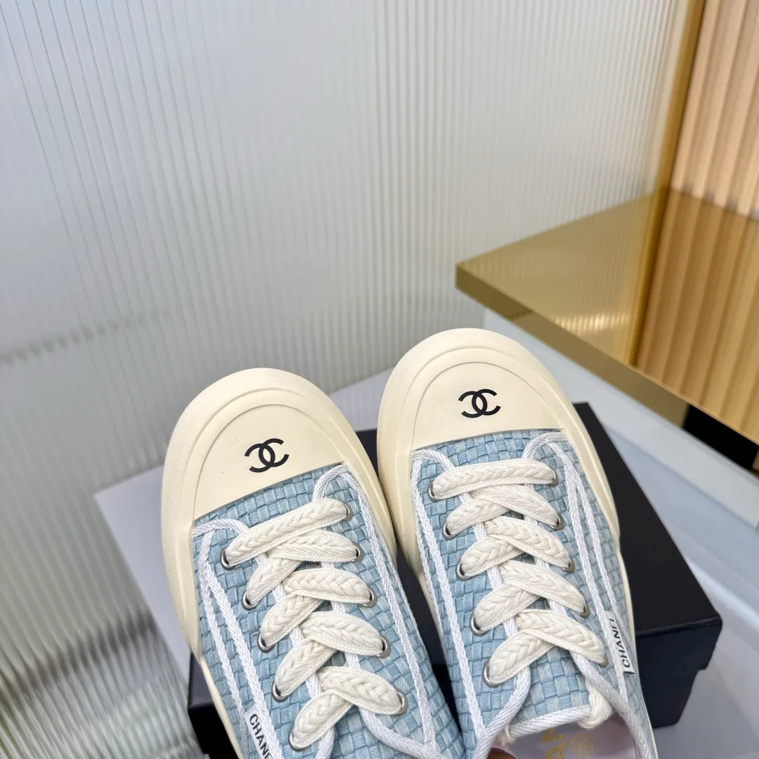Women's Sneakers CHANEL 18366977