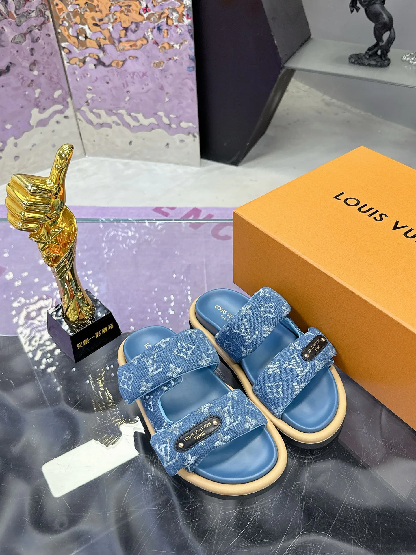 Women's Flip-Flops LOUIS VUITTON 17530457