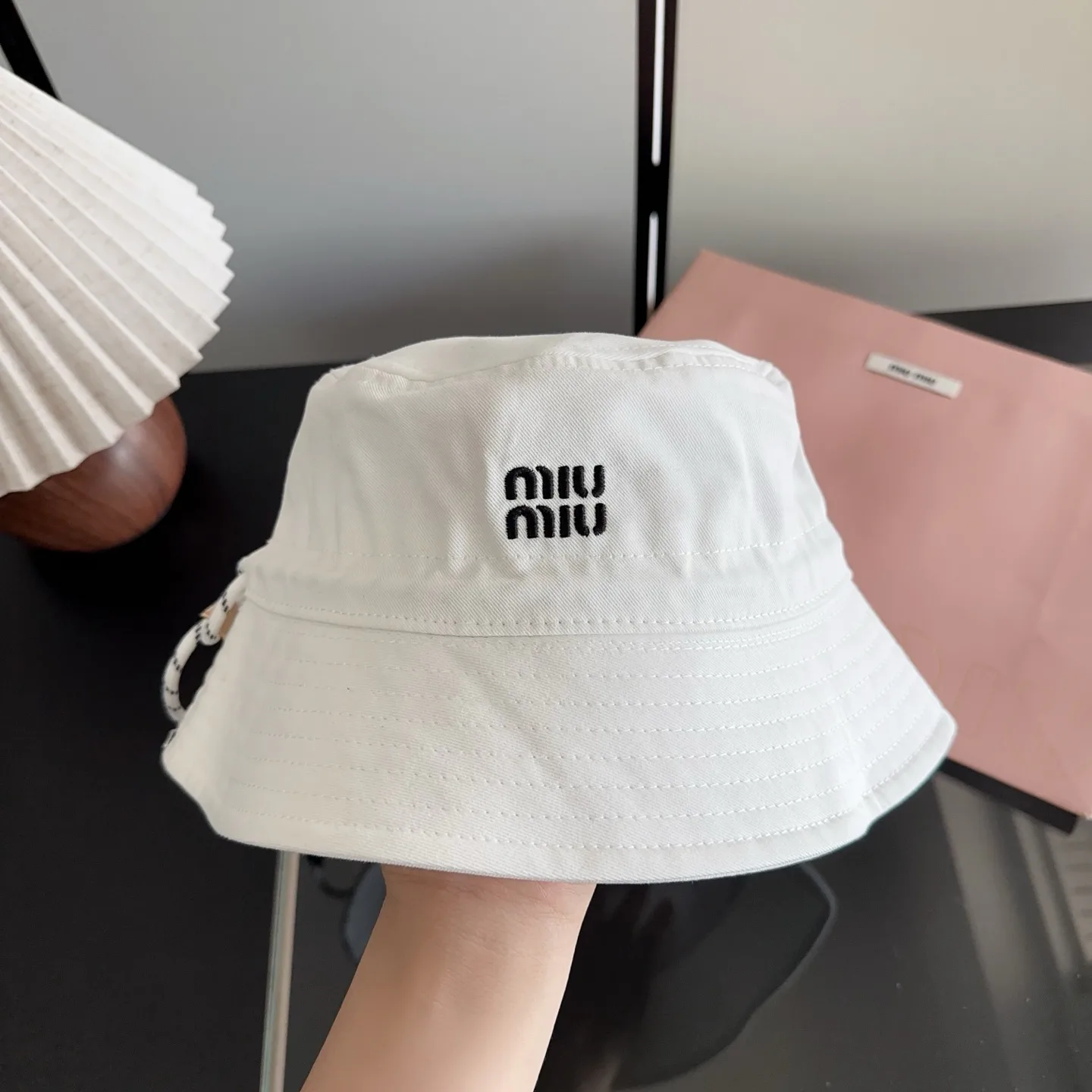 Hats MIU MIU 18105713