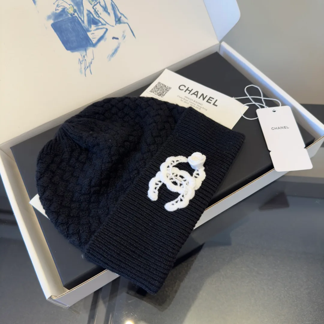 Hats CHANEL 18104900