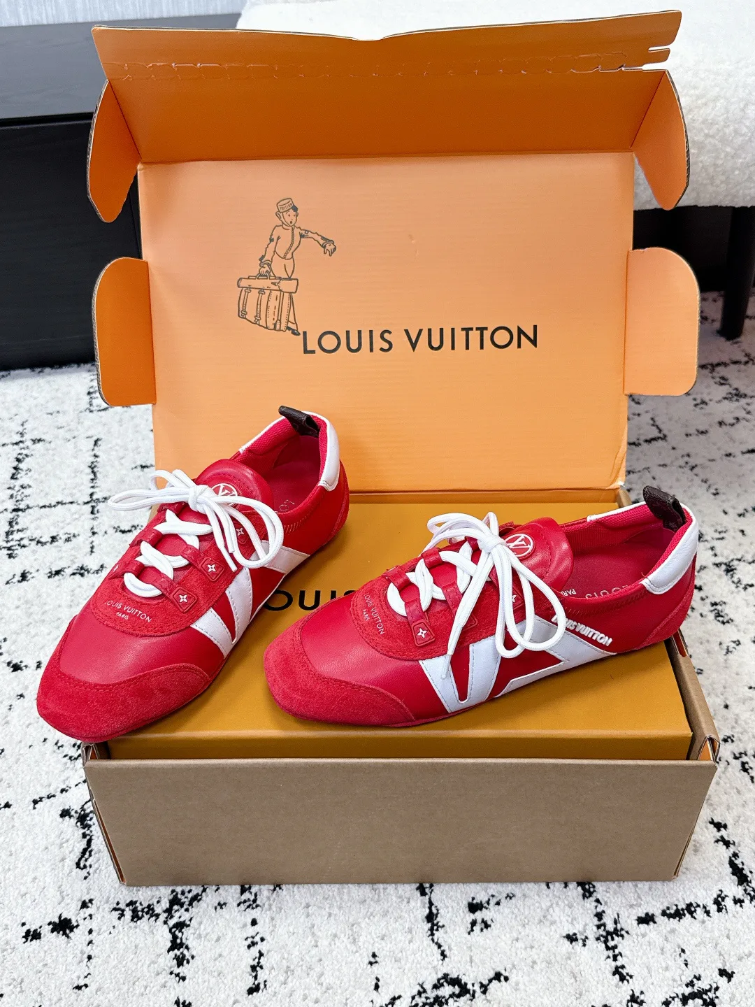 Women's Sneakers LOUIS VUITTON 18409664