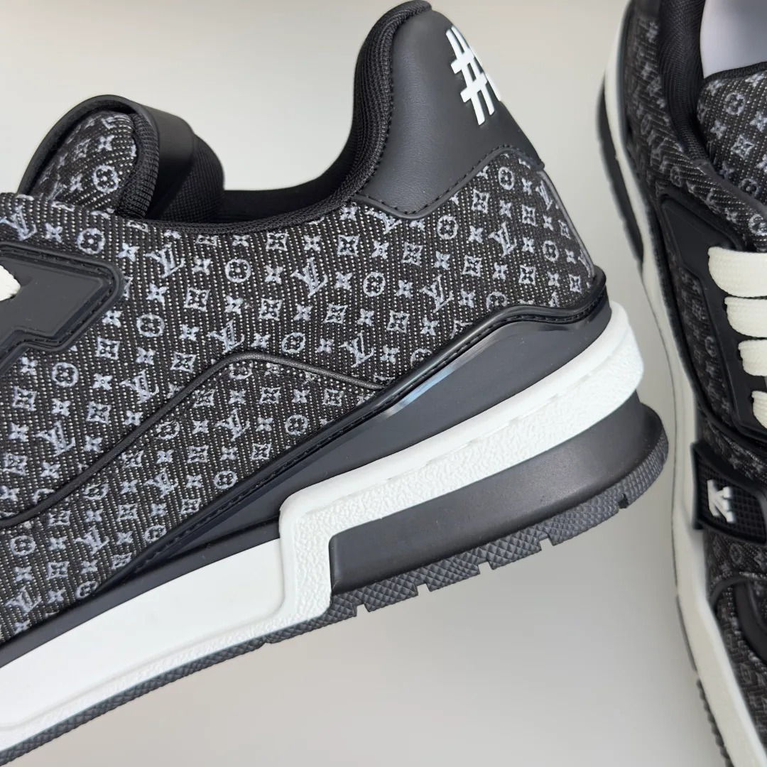 Men's Sneakers LOUIS VUITTON 18092951