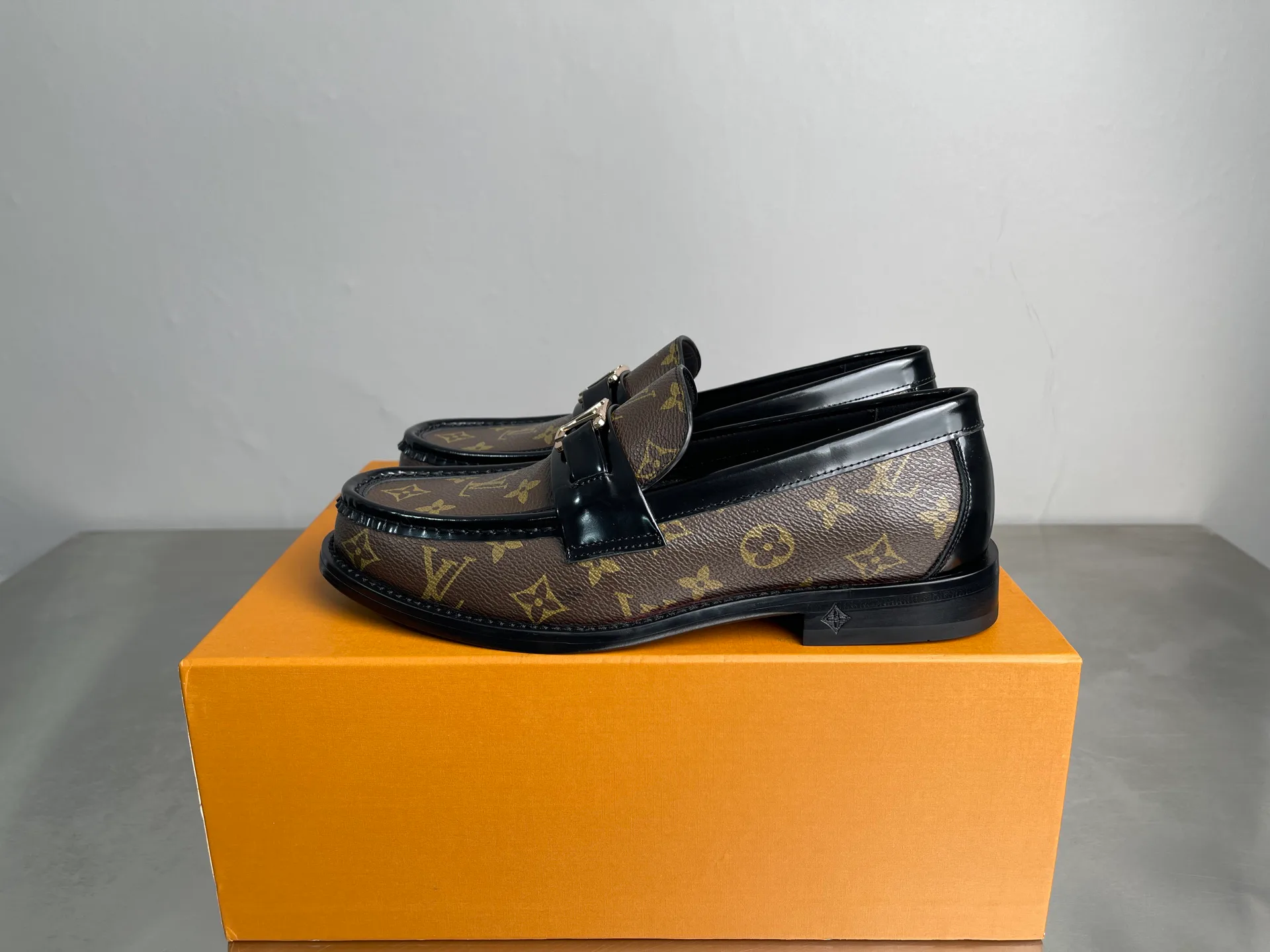 Men's Loafers And Dress Shoes LOUIS VUITTON 18519393