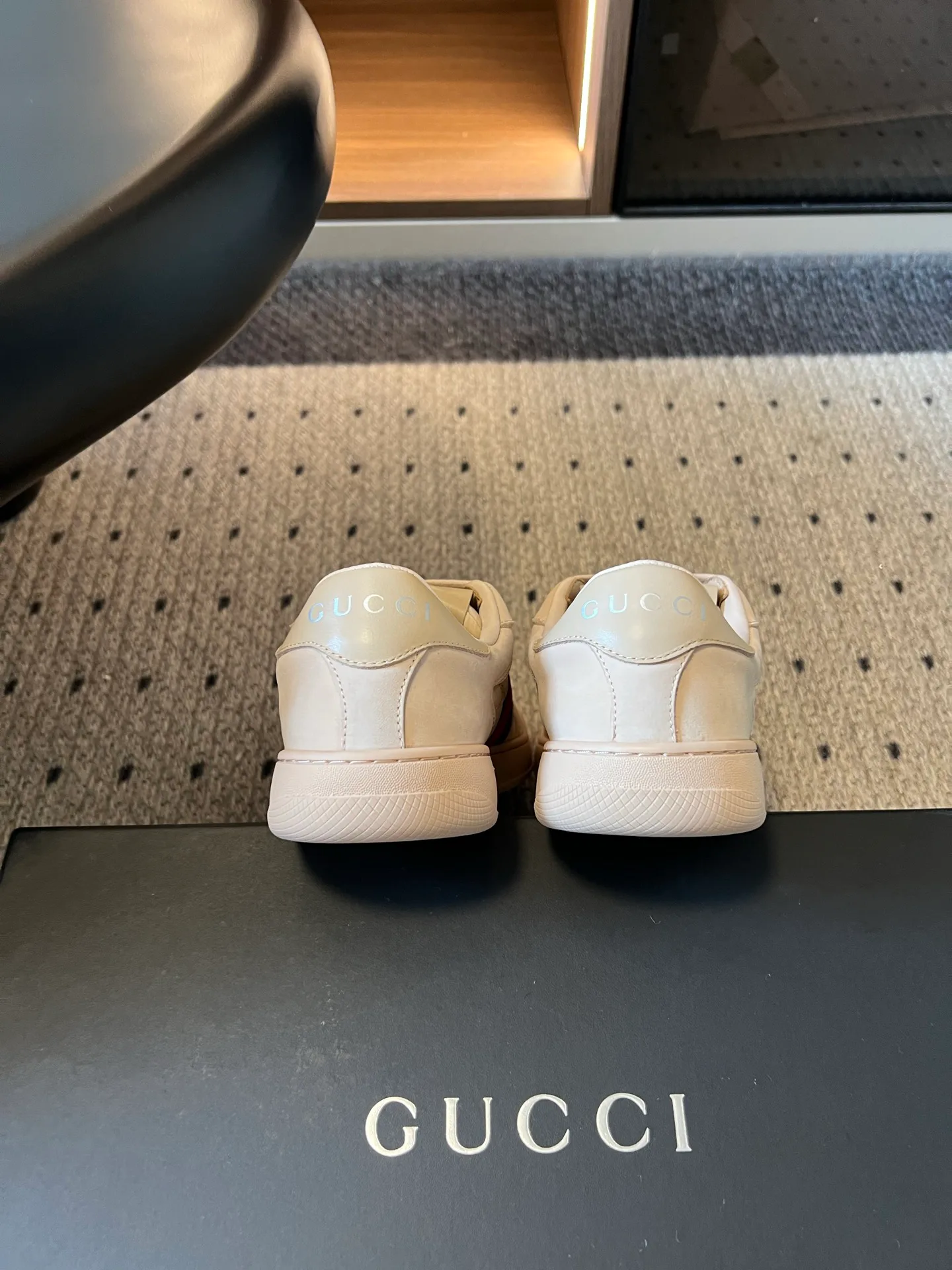 Women's Sneakers GUCCI 18146902