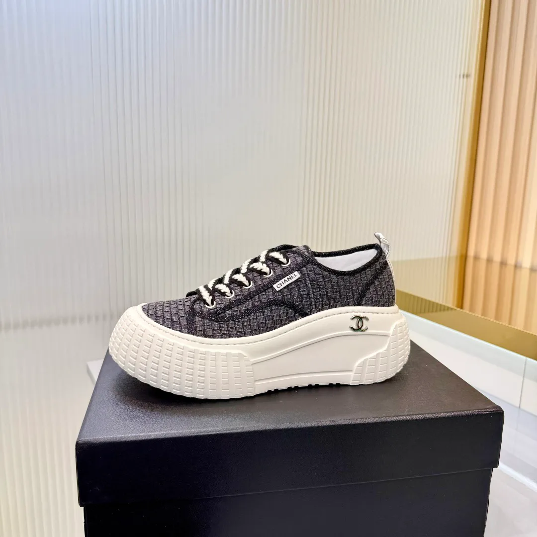 Women's Sneakers CHANEL 18366990