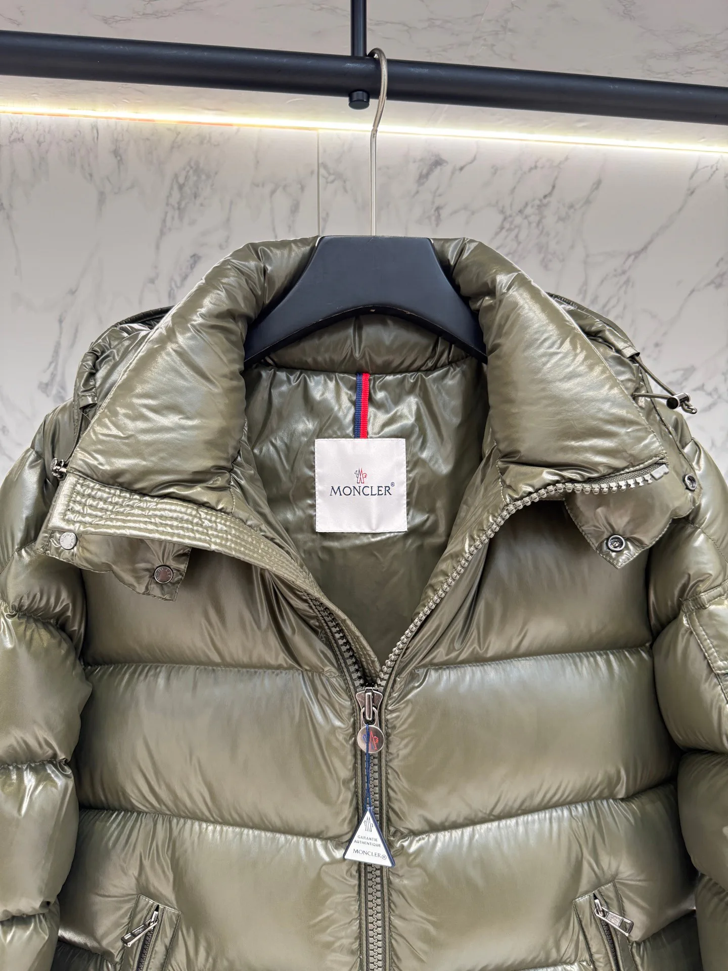 Women's Jackets And Down Jackets MONCLER 18048715