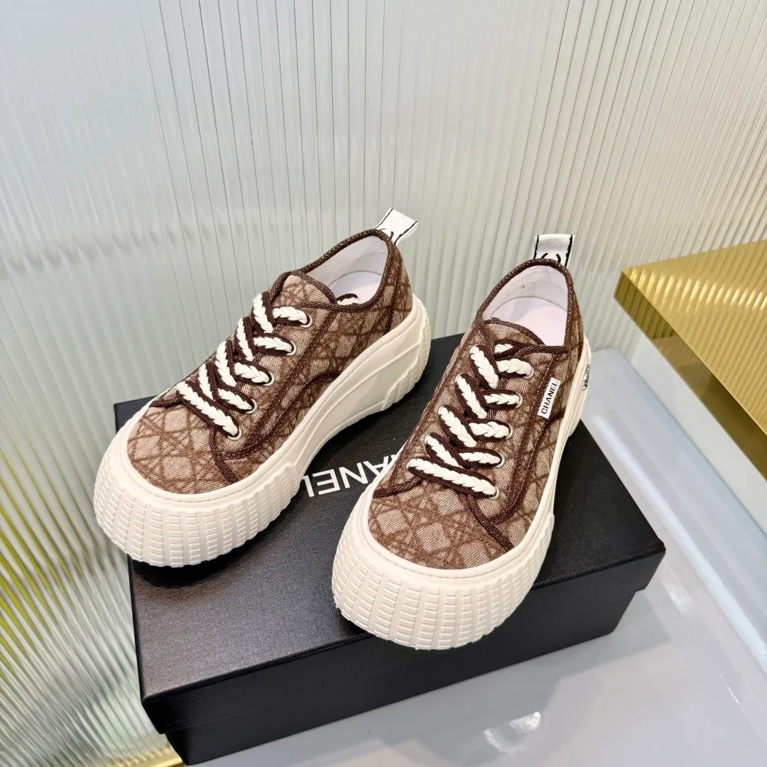 Women's Sneakers CHANEL 18366992