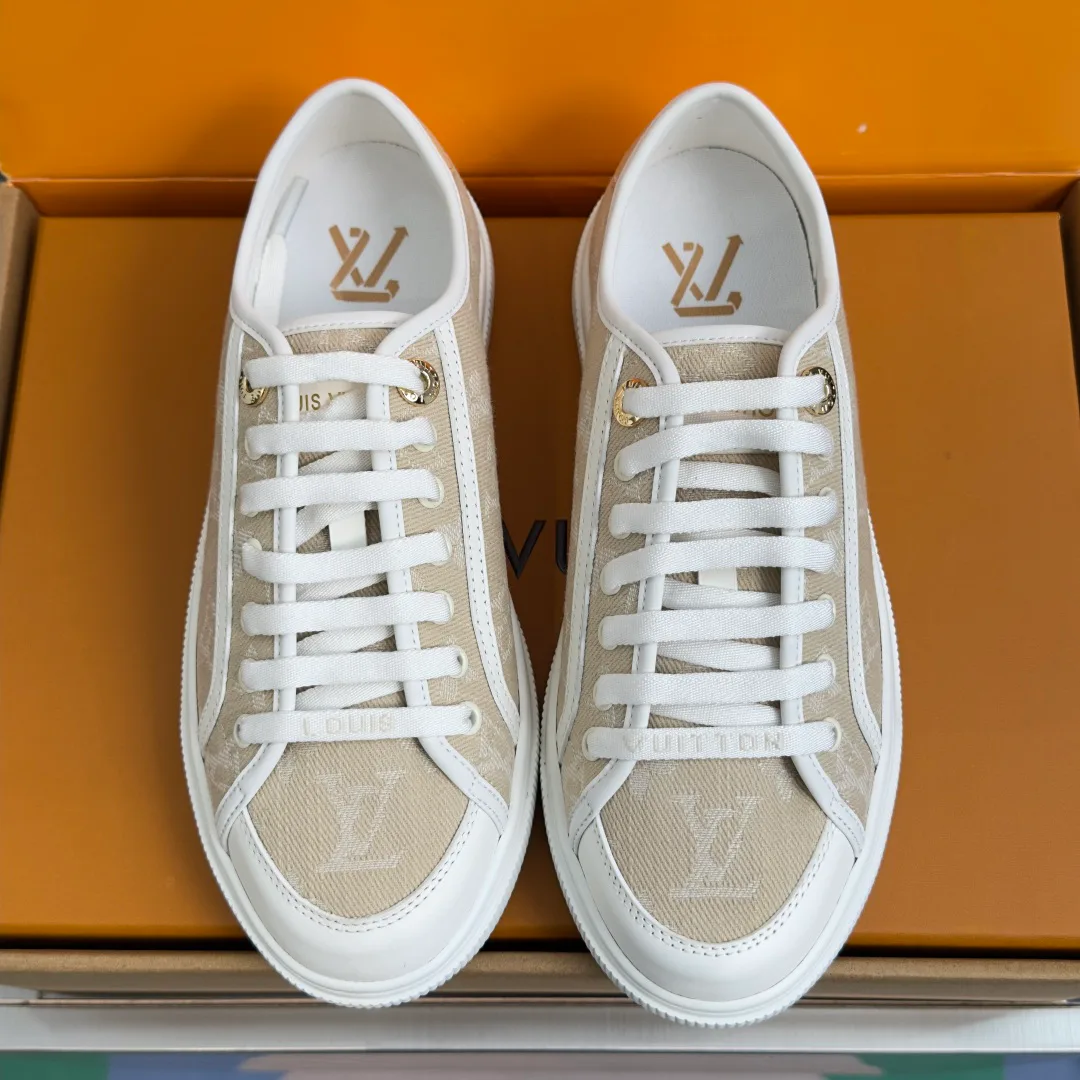 Women's Sneakers LOUIS VUITTON 17950711