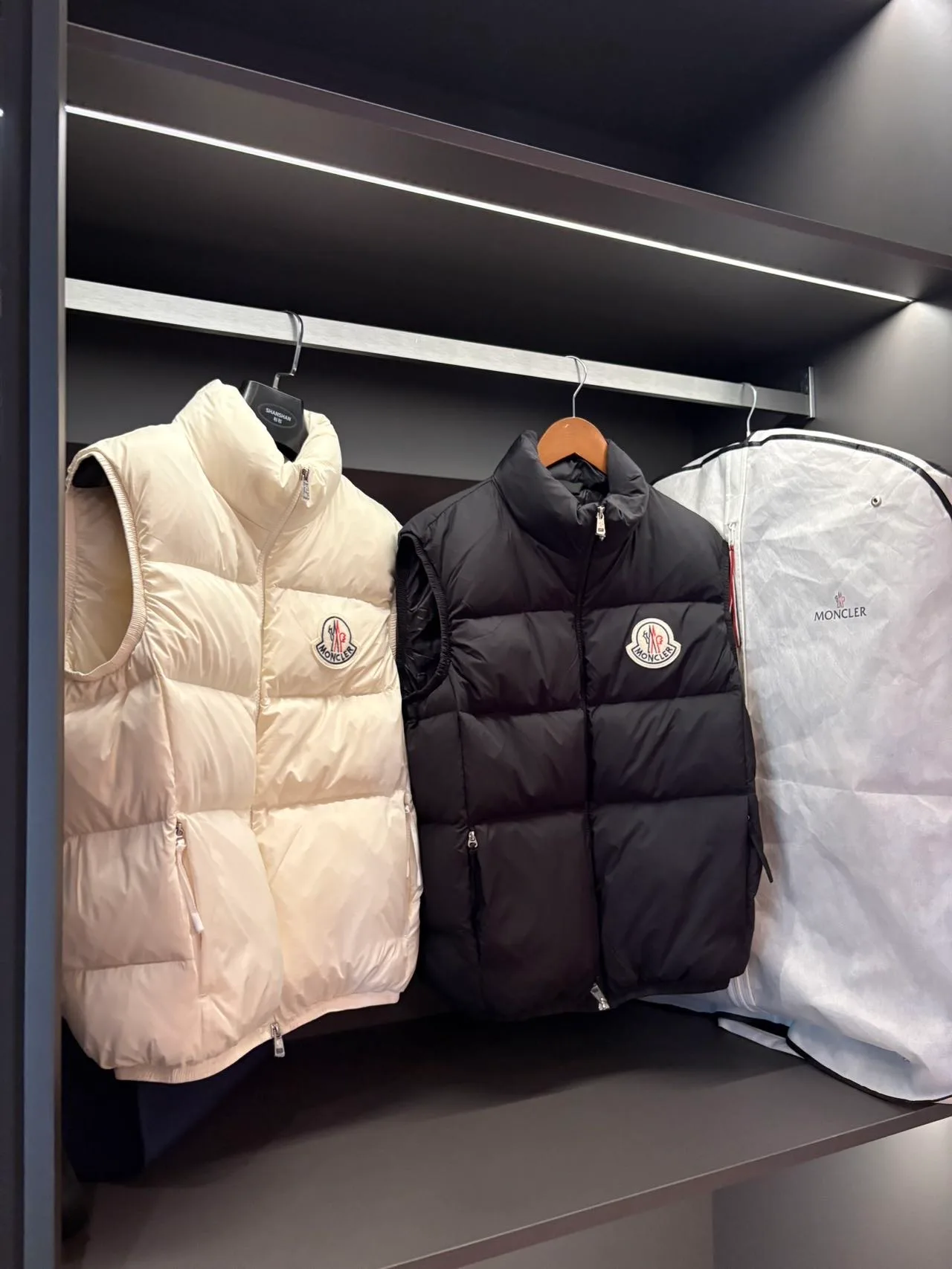 Women's Vests MONCLER 17942216
