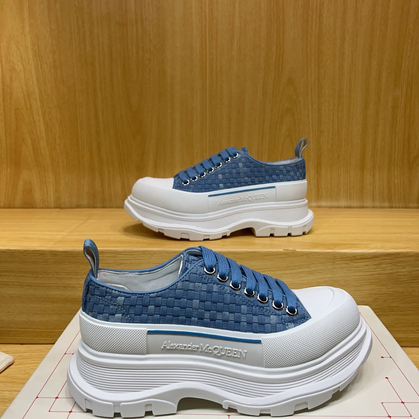 Women's Sneakers ALEXANDER MCQUEEN 17545170