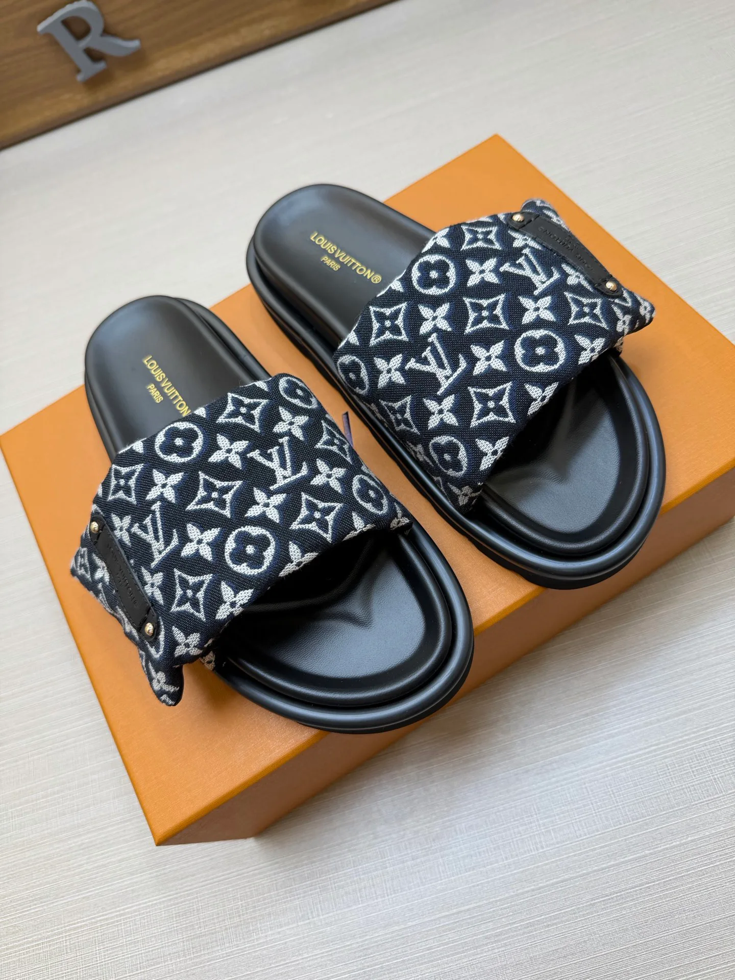 Women's Flip-Flops LOUIS VUITTON 18011826