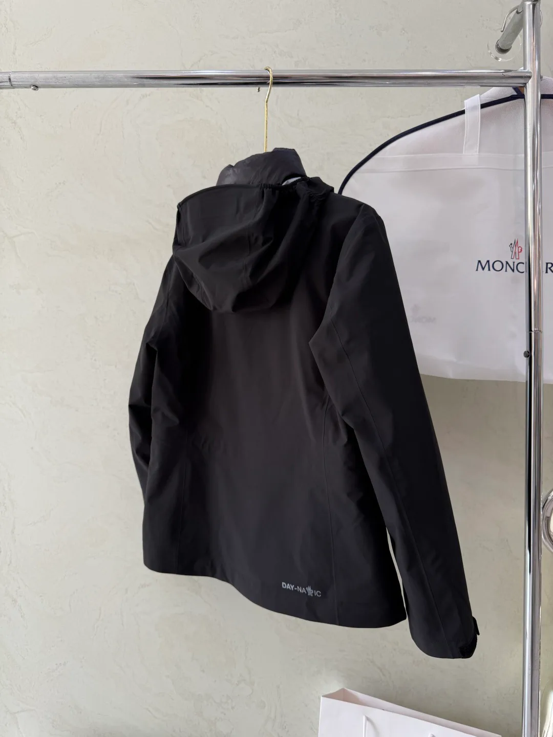 Women's Jackets And Down Jackets MONCLER 18043544
