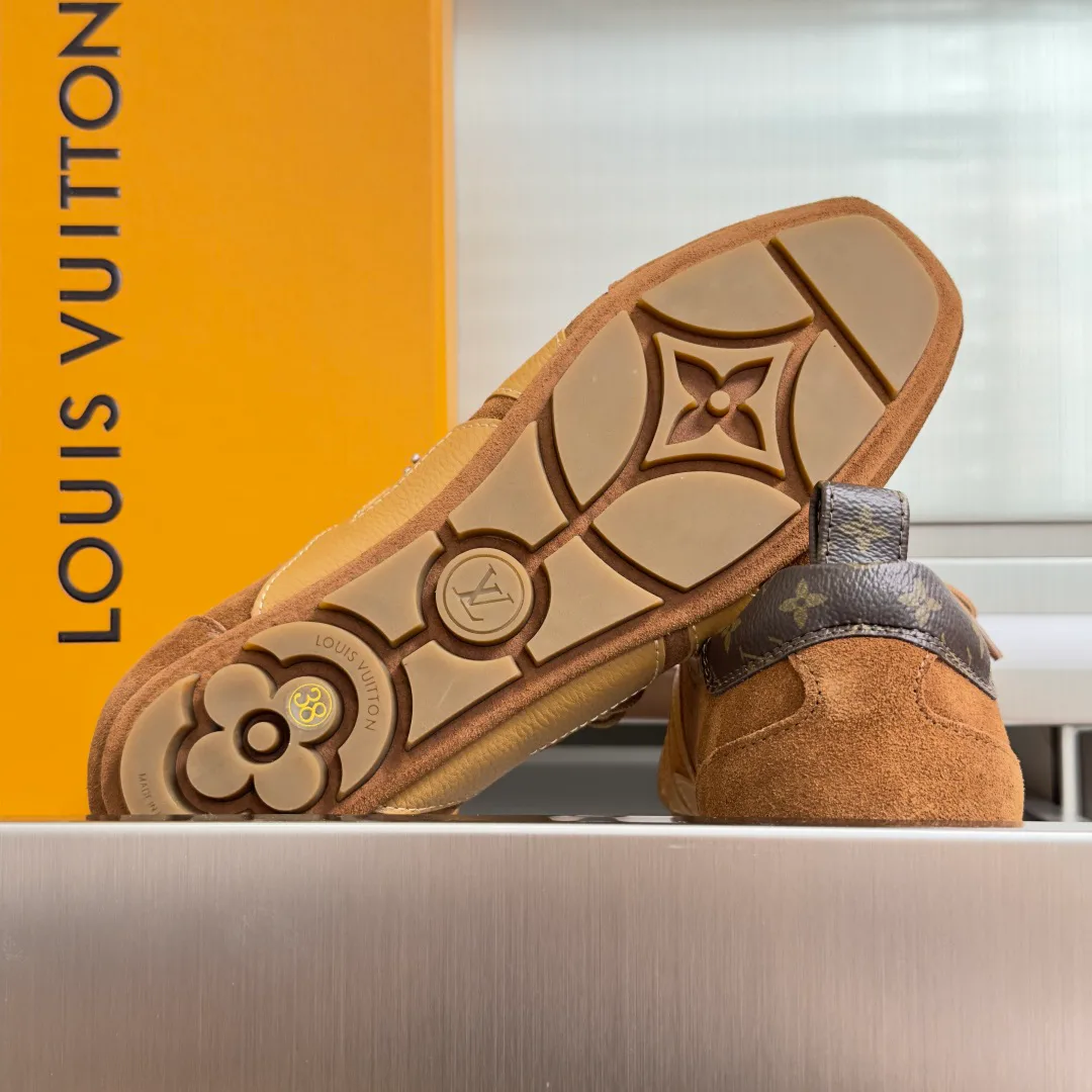 Women's Sneakers LOUIS VUITTON 17780698