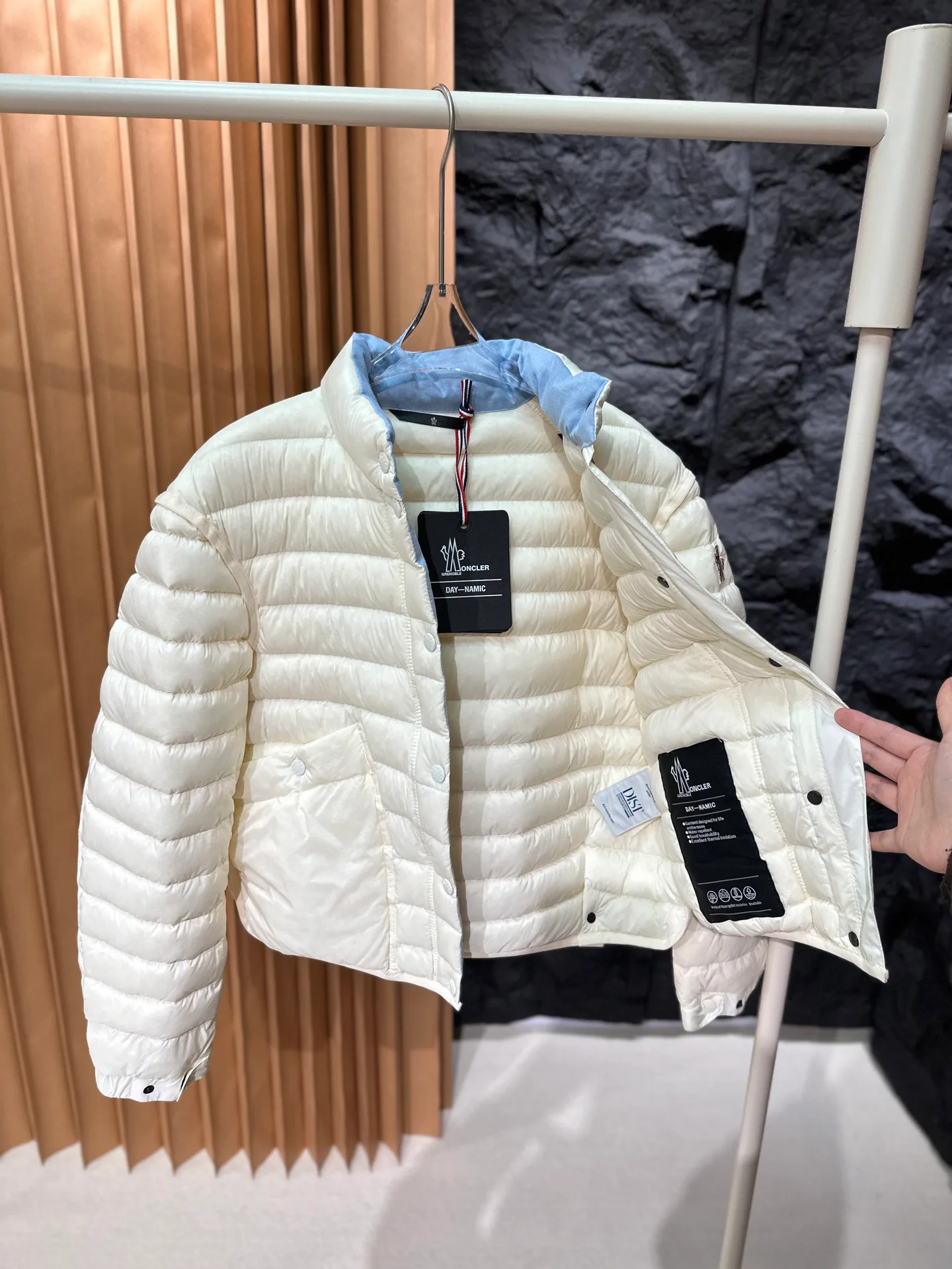 Women's Jackets And Down Jackets MONCLER 17899294