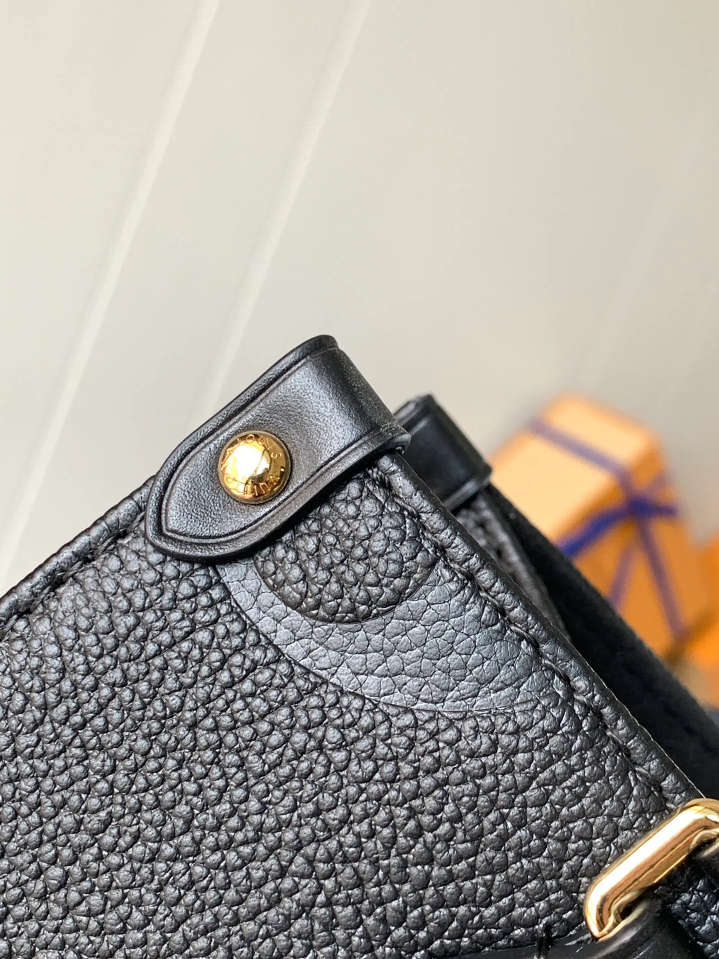 Women's Classic Handbags LOUIS VUITTON 18148122