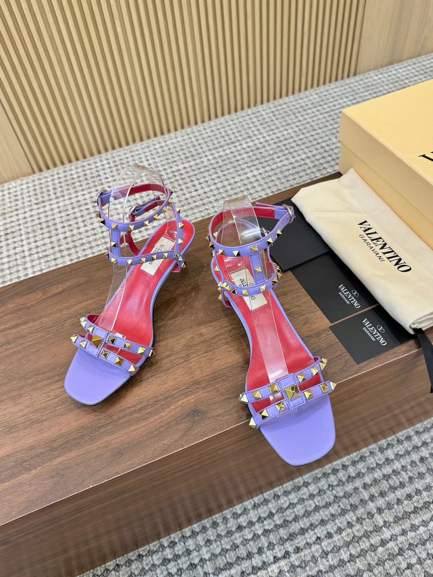 Women's Open-Toe Sandals VALENTINO 17411462