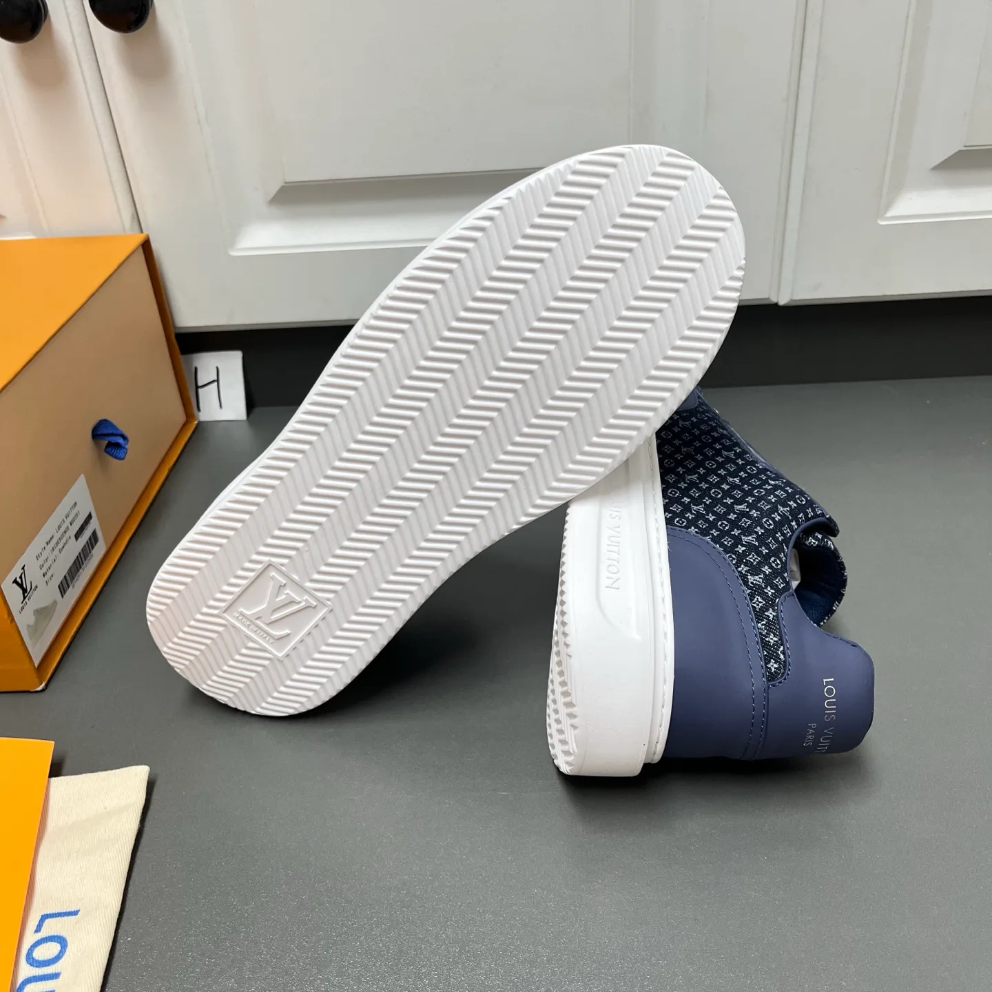 Men's Sneakers LOUIS VUITTON 18500168