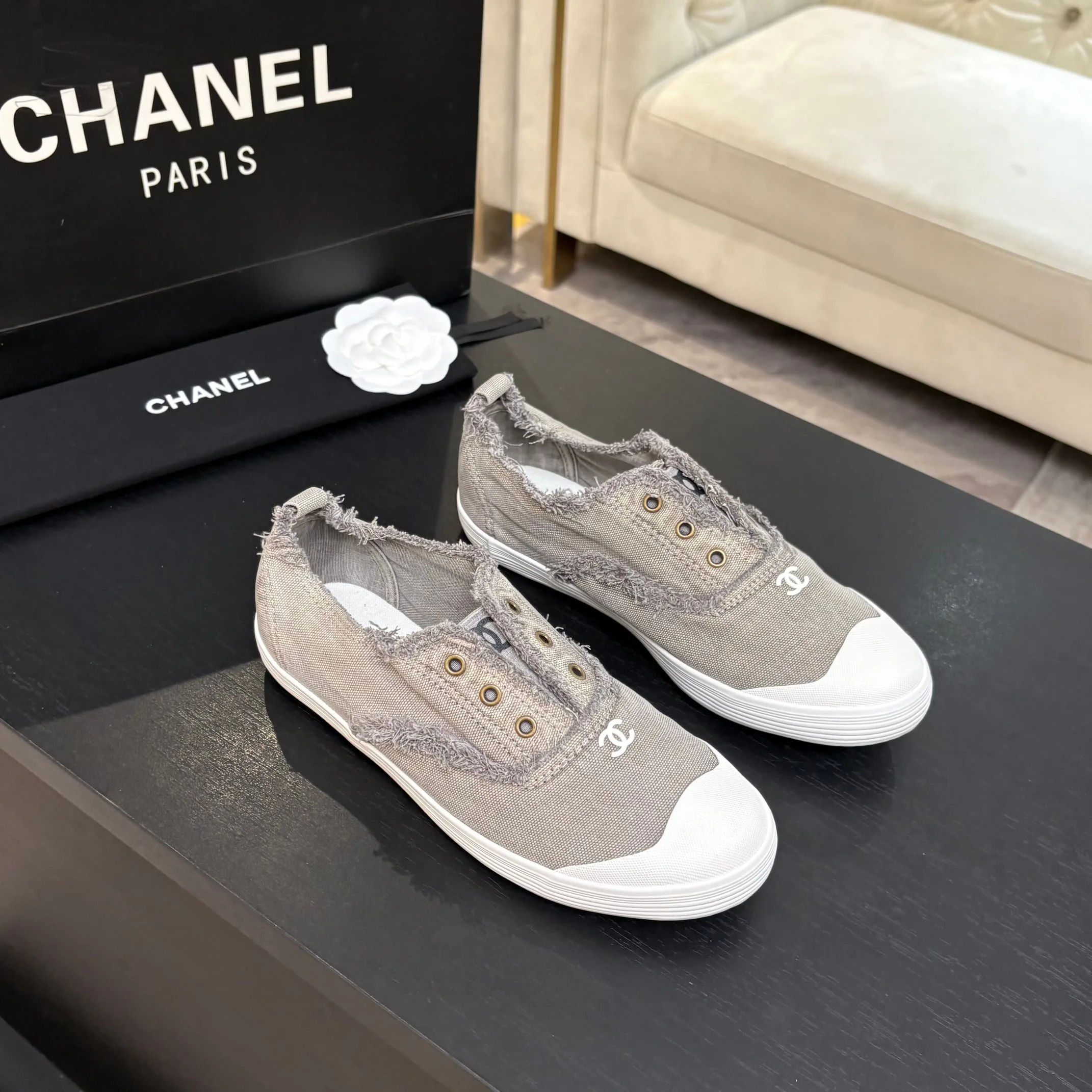 Women's Sneakers CHANEL 18062814