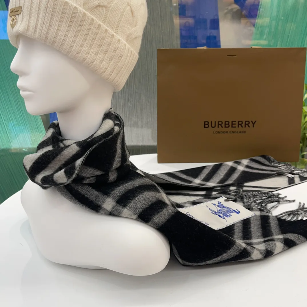 Scarves BURBERRY 18474608