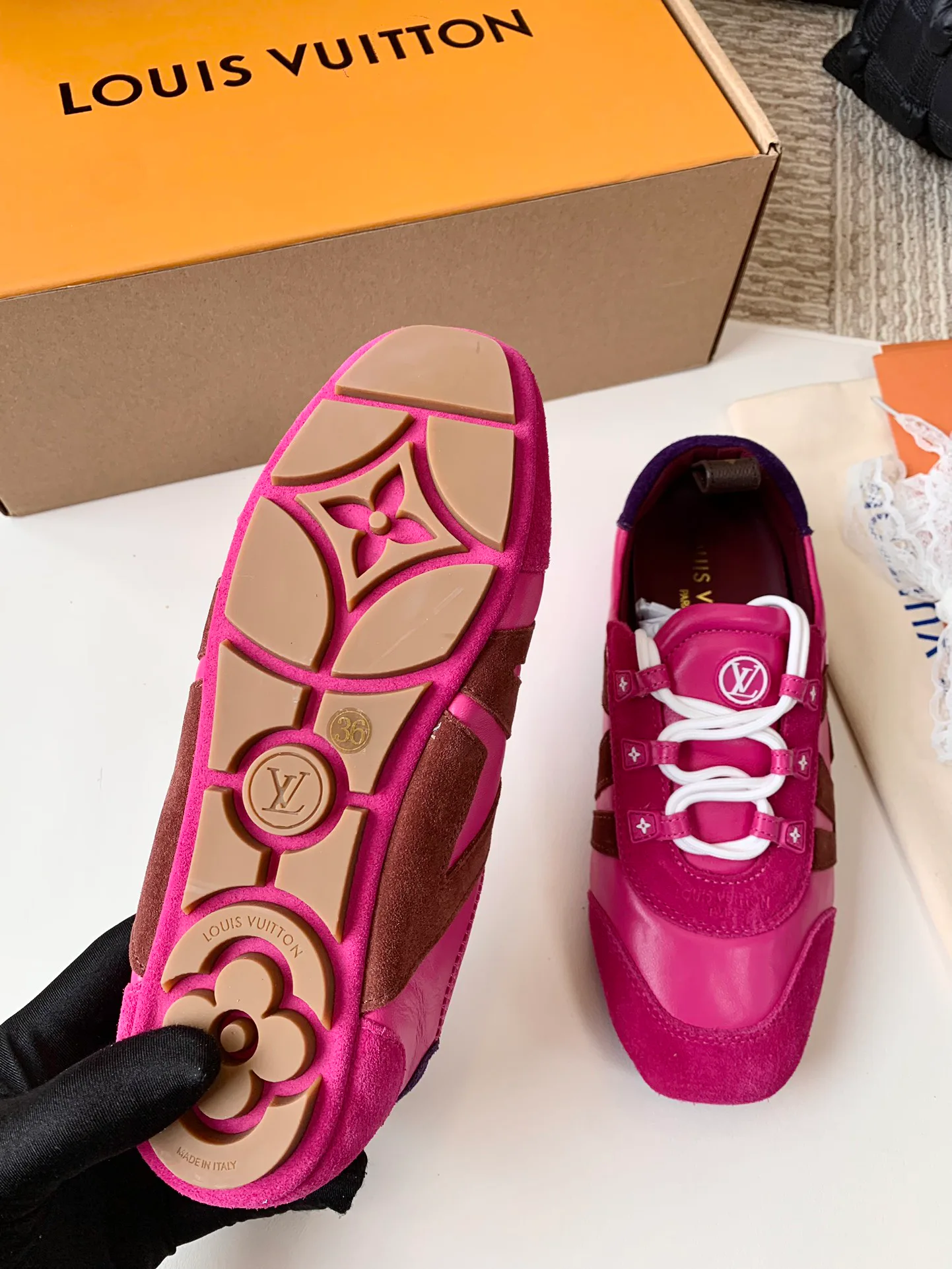 Women's Sneakers LOUIS VUITTON 17753810