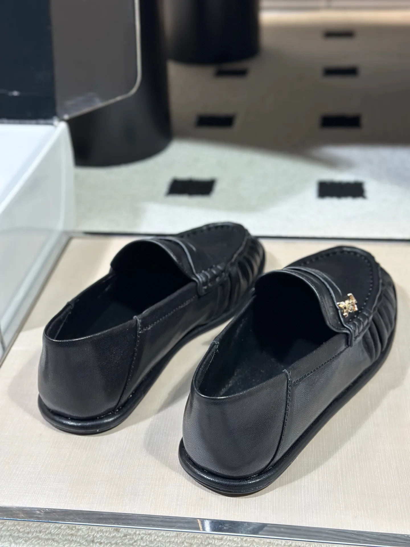 Women's Loafers And Moccasins SAINT LAURENT 18041758
