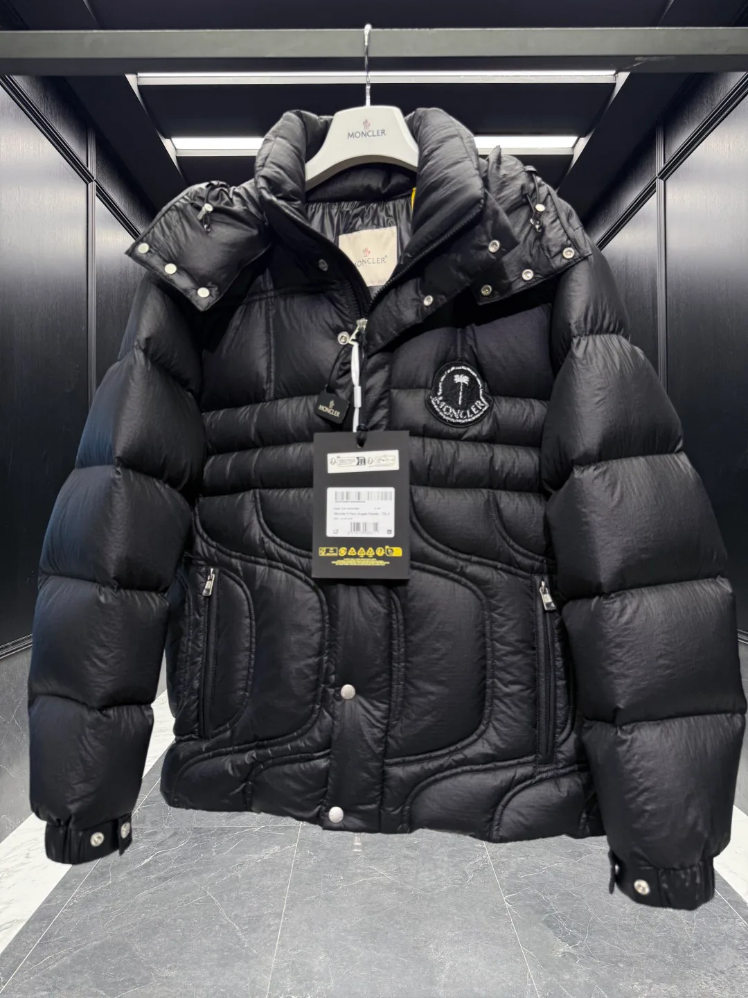 Women's Jackets And Down Jackets MONCLER 18007707
