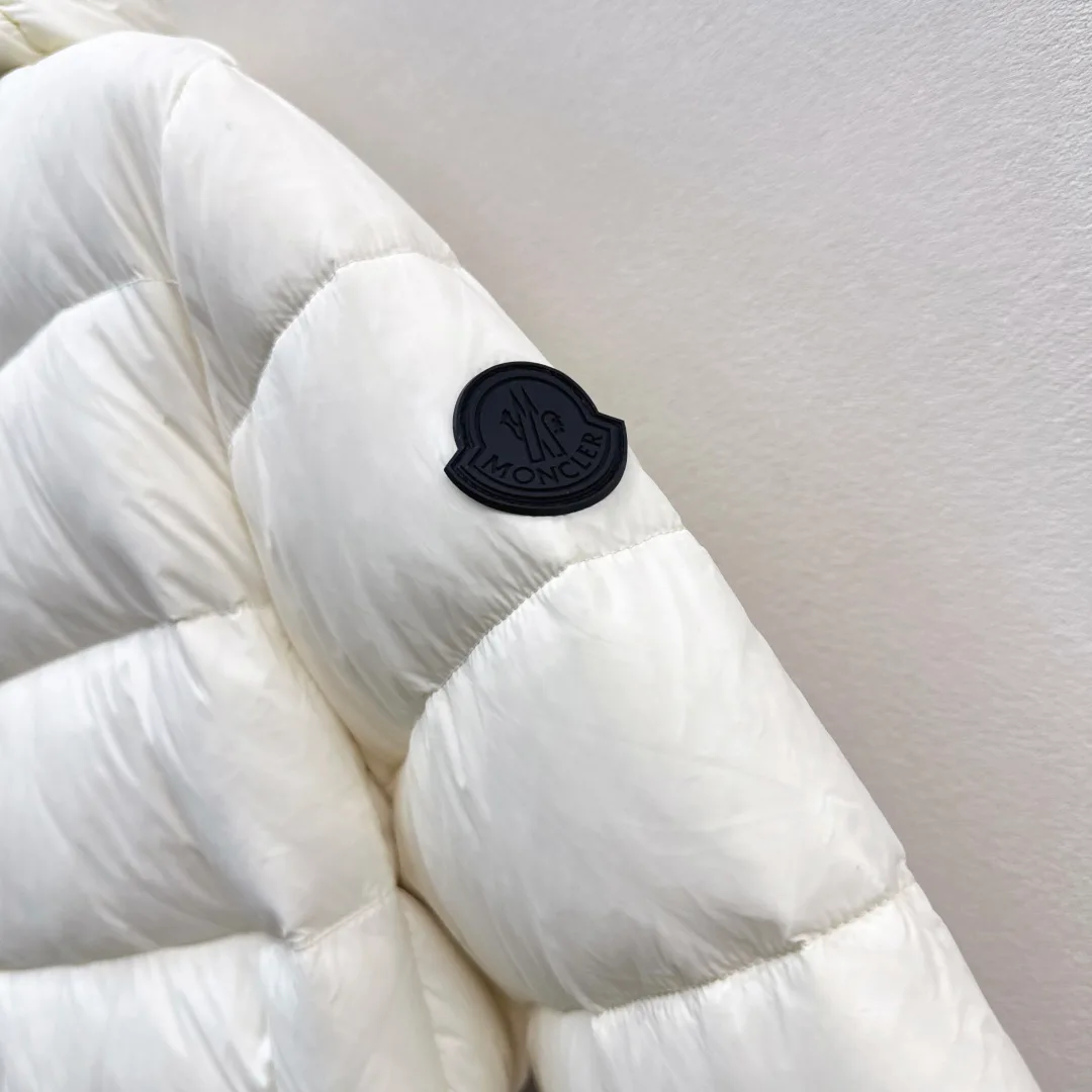 Women's Jackets And Down Jackets MONCLER 18345001