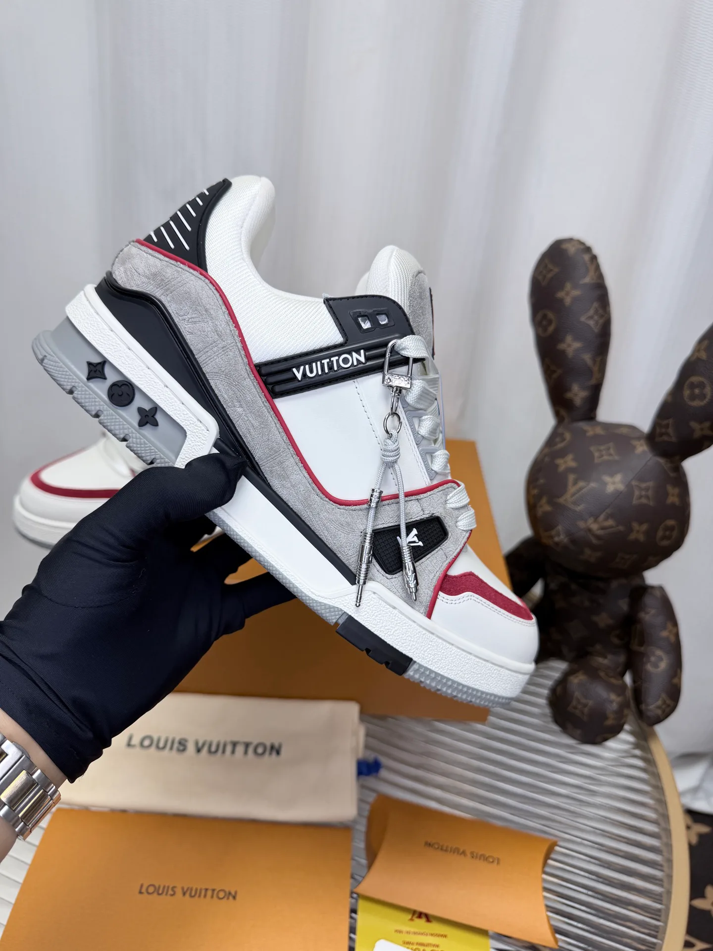 Women's Sneakers LOUIS VUITTON 18234391