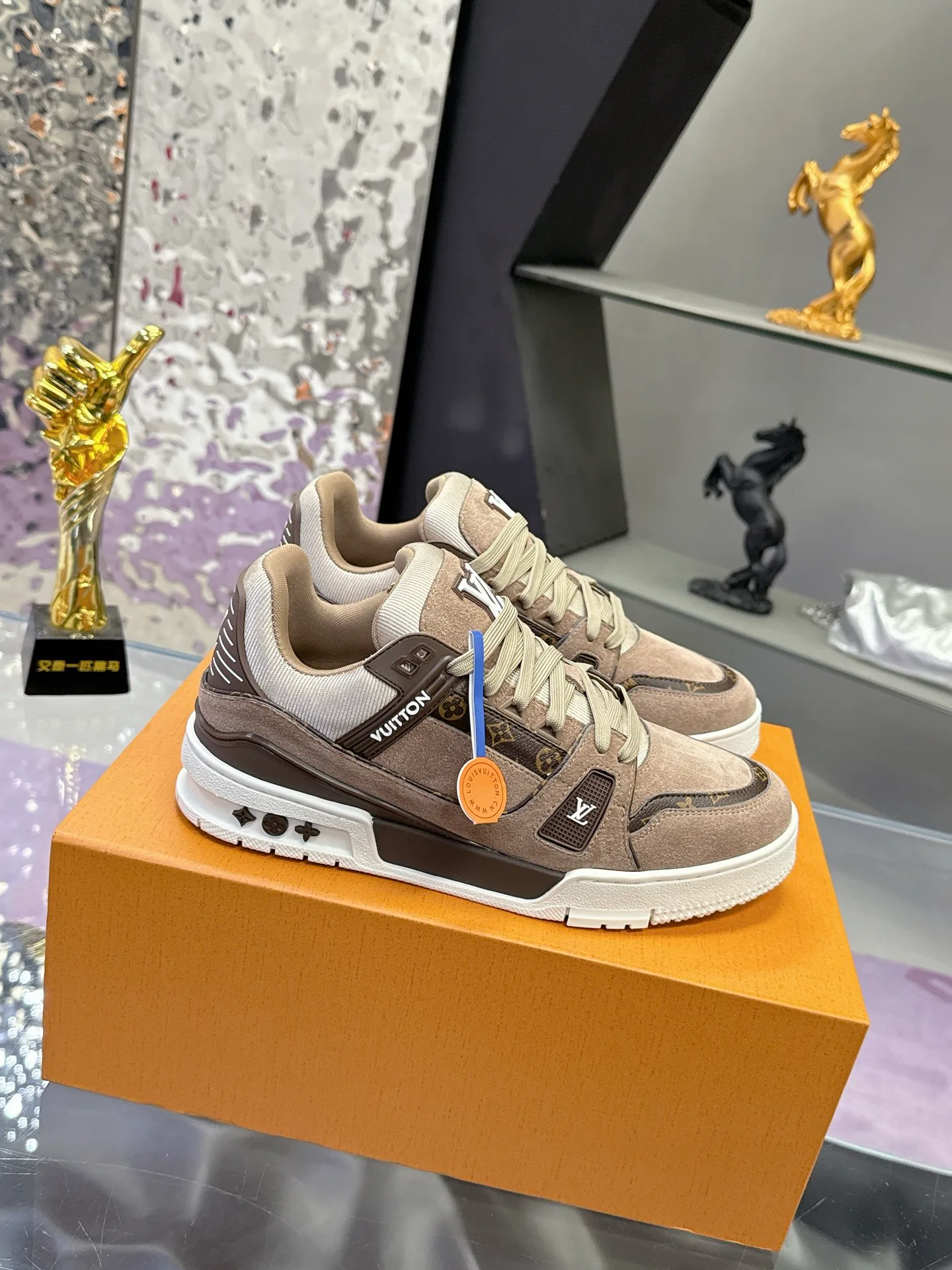 Women's Sneakers LOUIS VUITTON 17530416