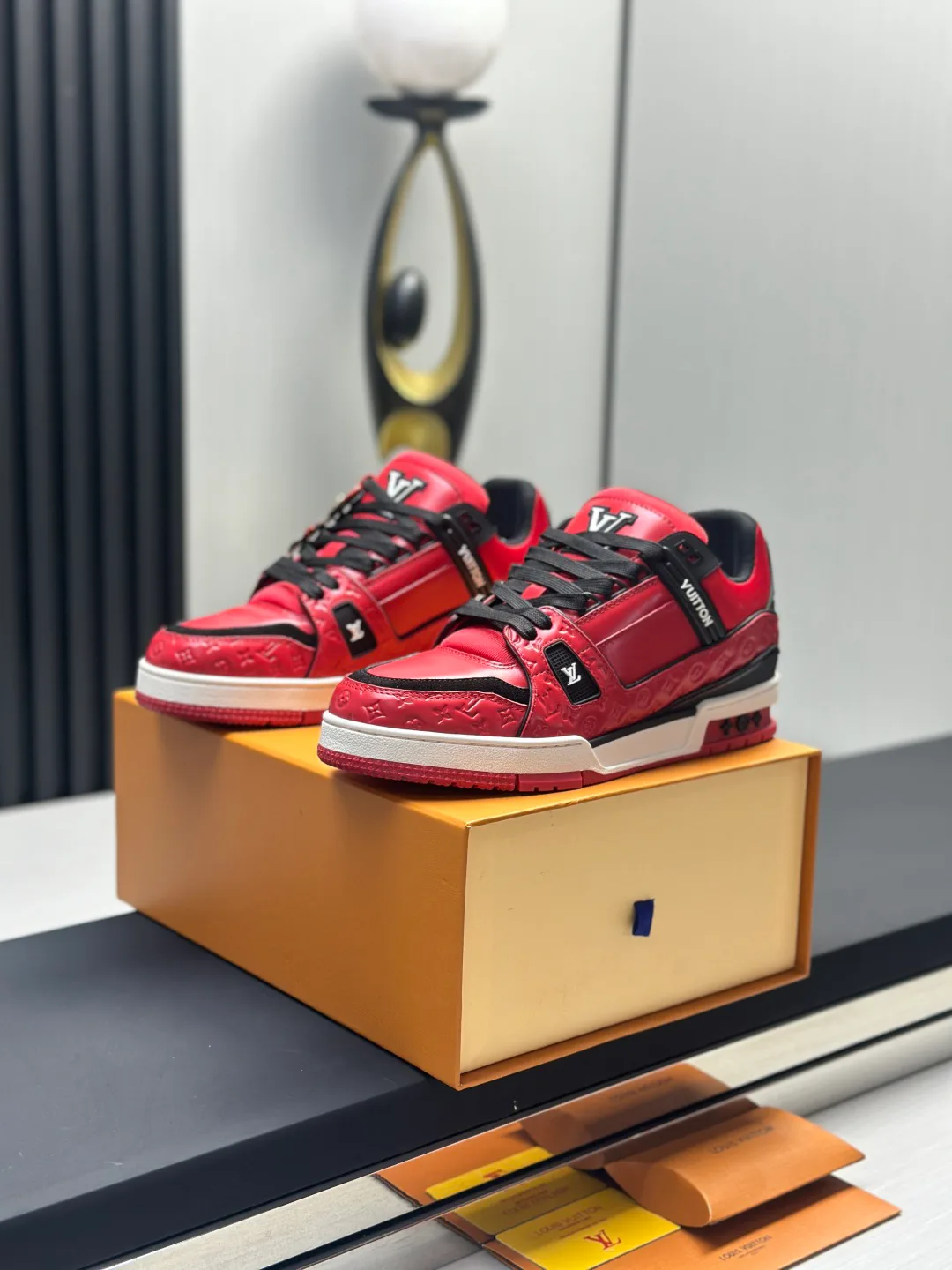 Women's Sneakers LOUIS VUITTON 18011576