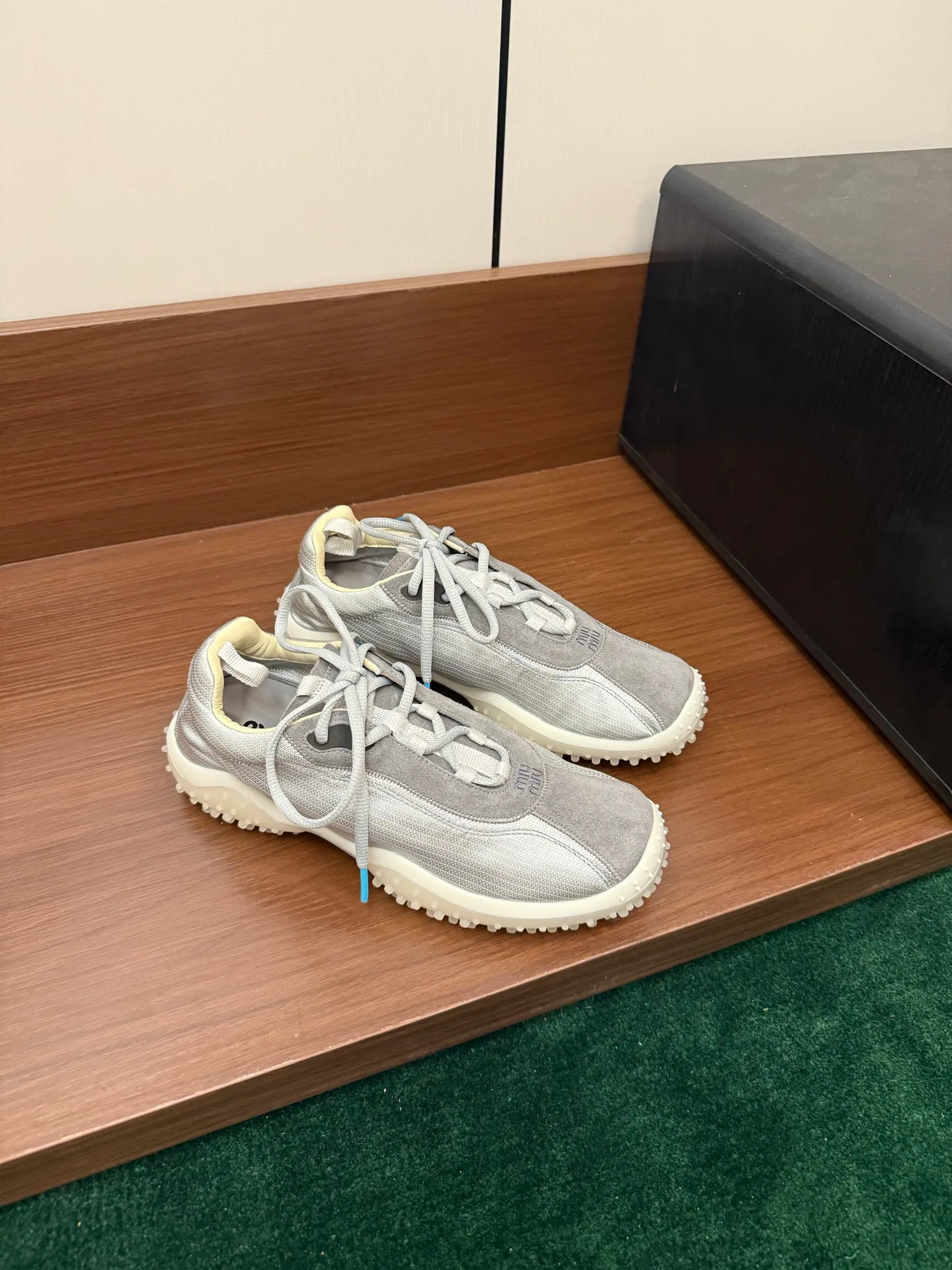 Women's Sneakers MIU MIU 18042056