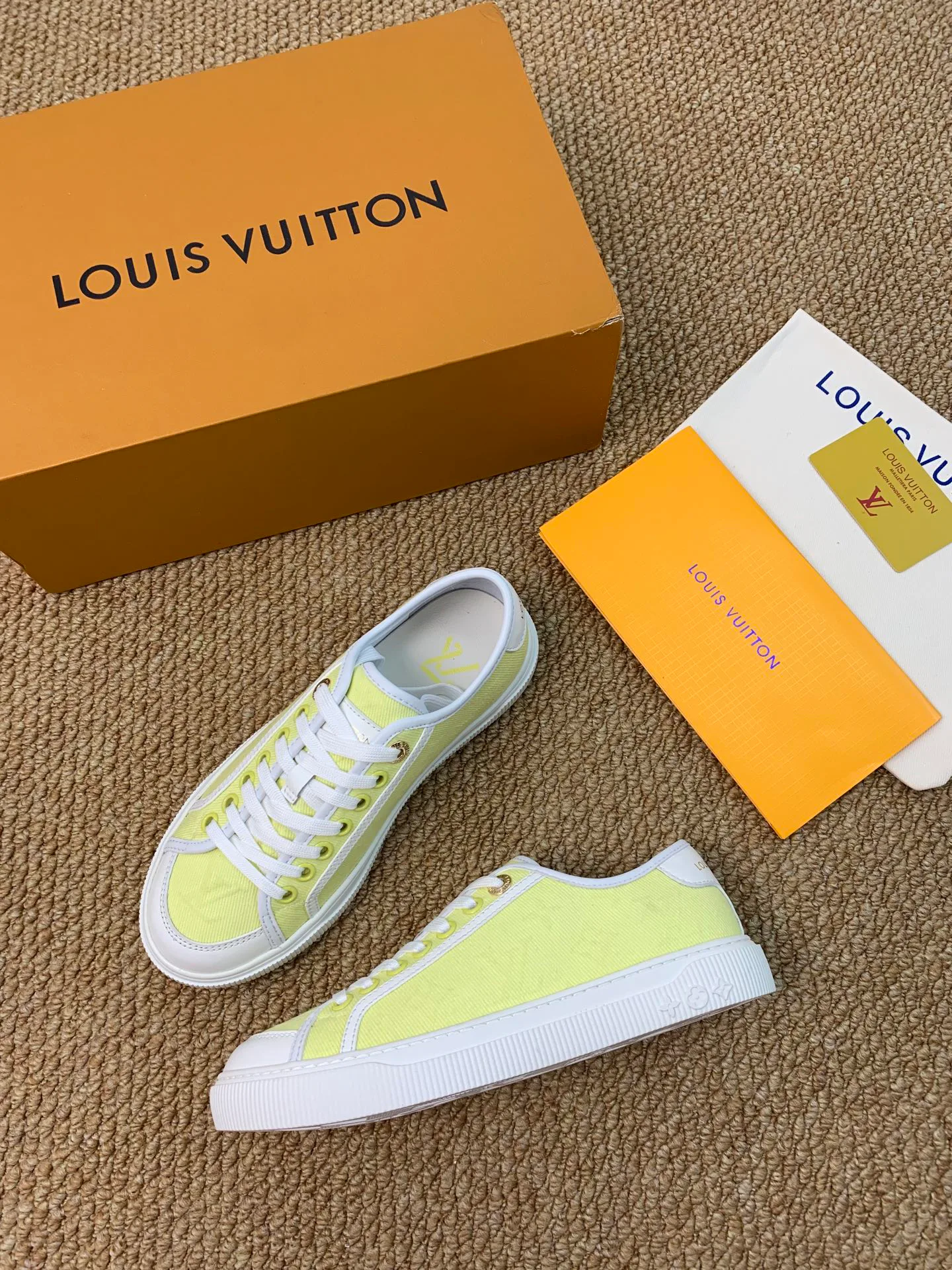 Women's Sneakers LOUIS VUITTON 17545205