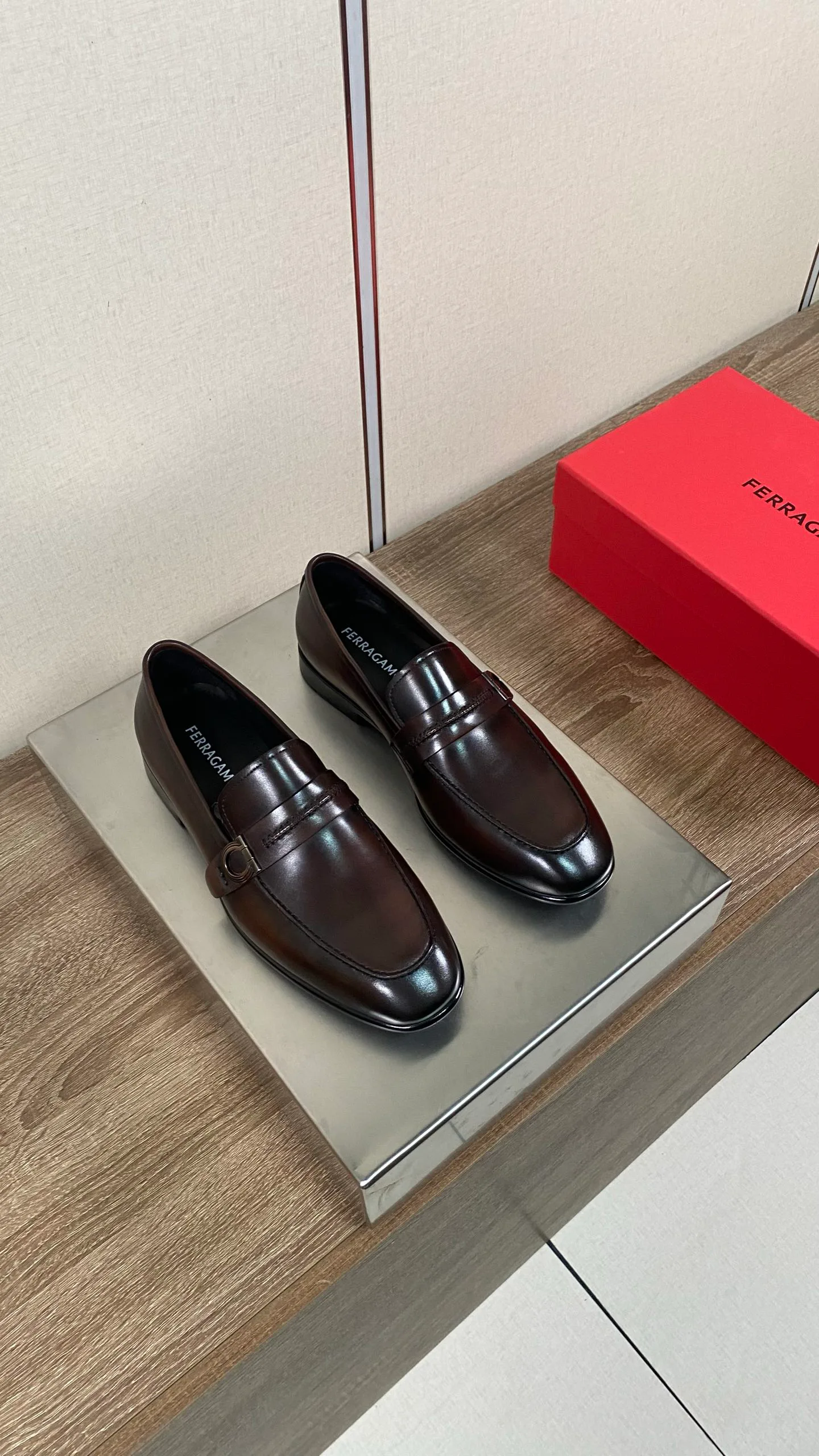 Men's Loafers And Dress Shoes SALVATORE FERRAGAMO 18078628