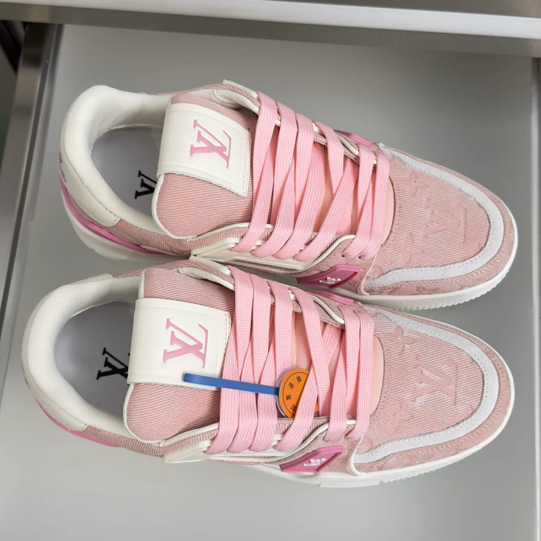Women's Sneakers LOUIS VUITTON 17483688