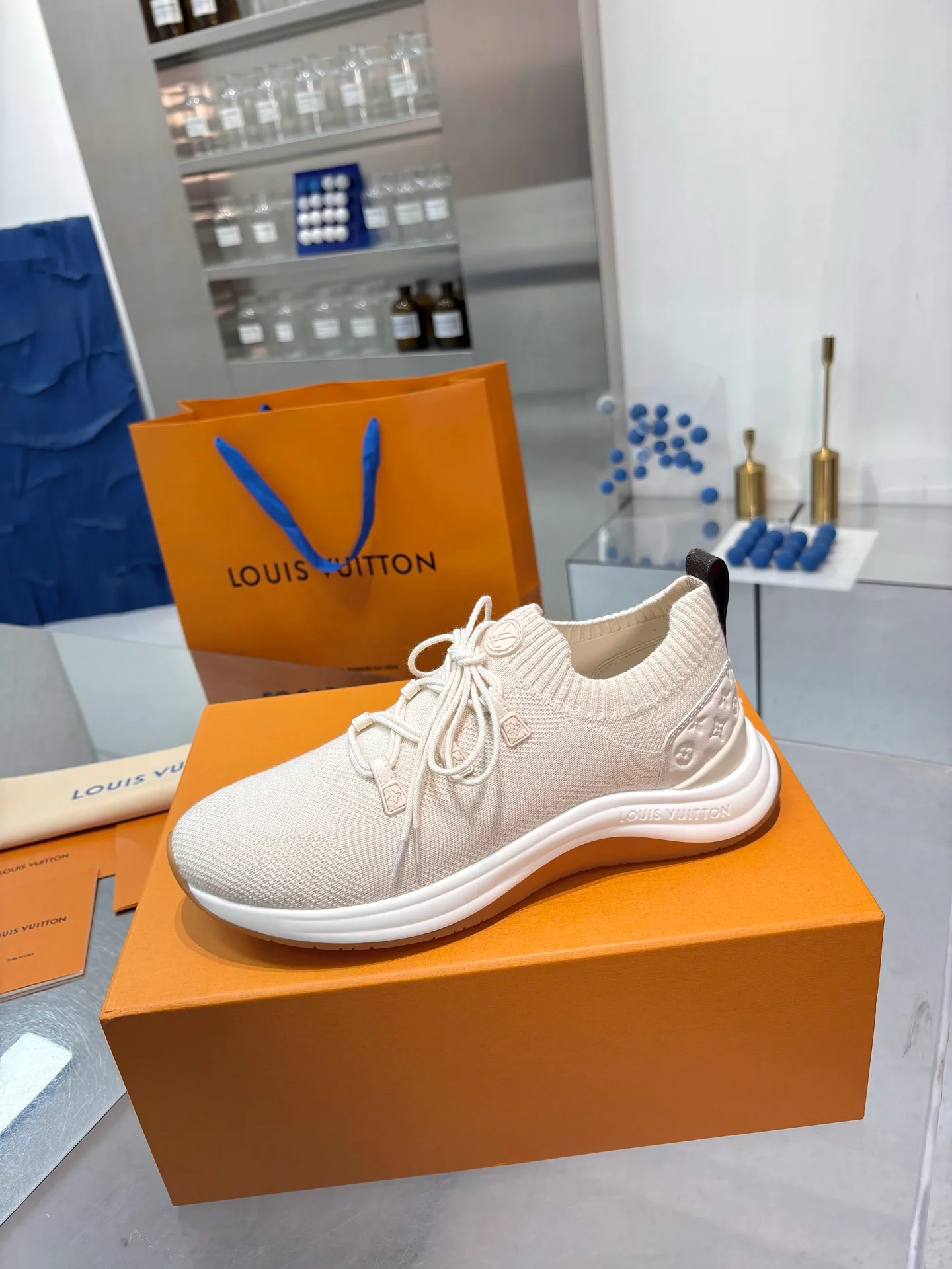 Women's Sneakers LOUIS VUITTON 18055132