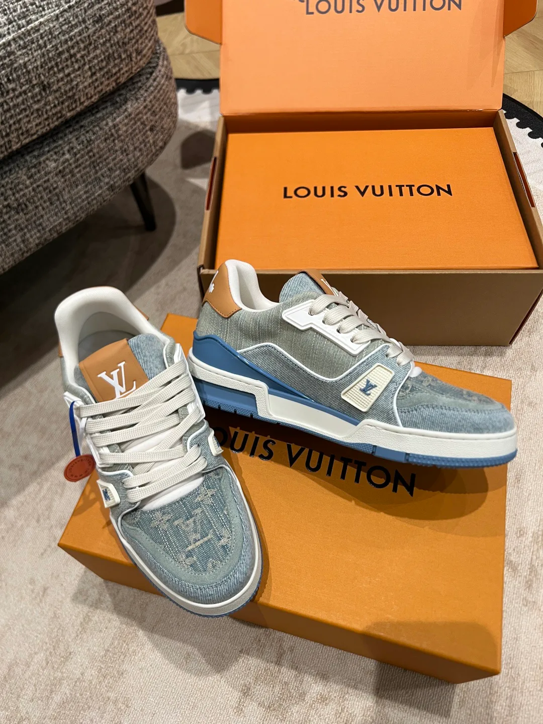 Women's Sneakers LOUIS VUITTON 18080170