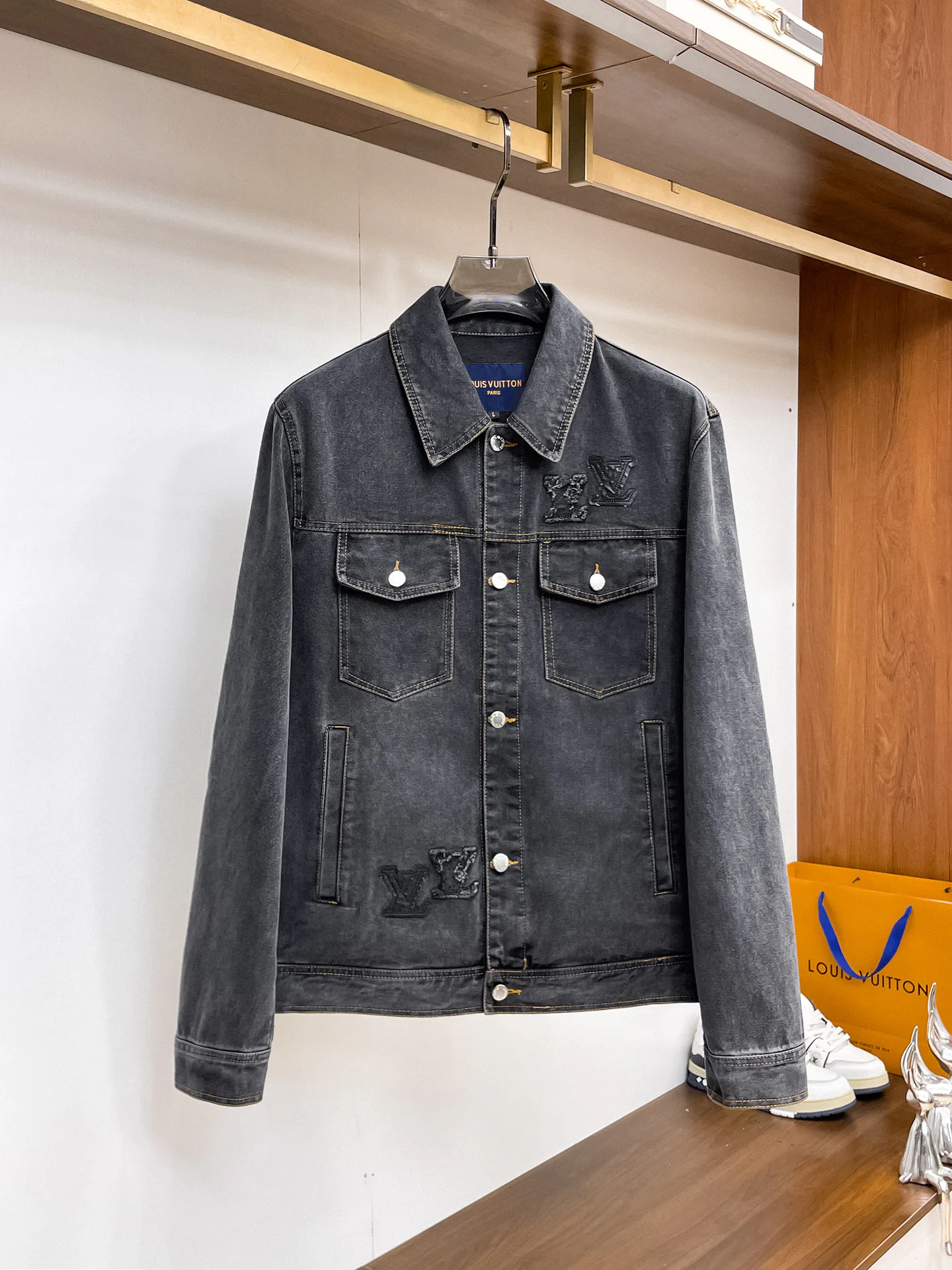 Men's Jackets And Down Jackets LOUIS VUITTON 18197223
