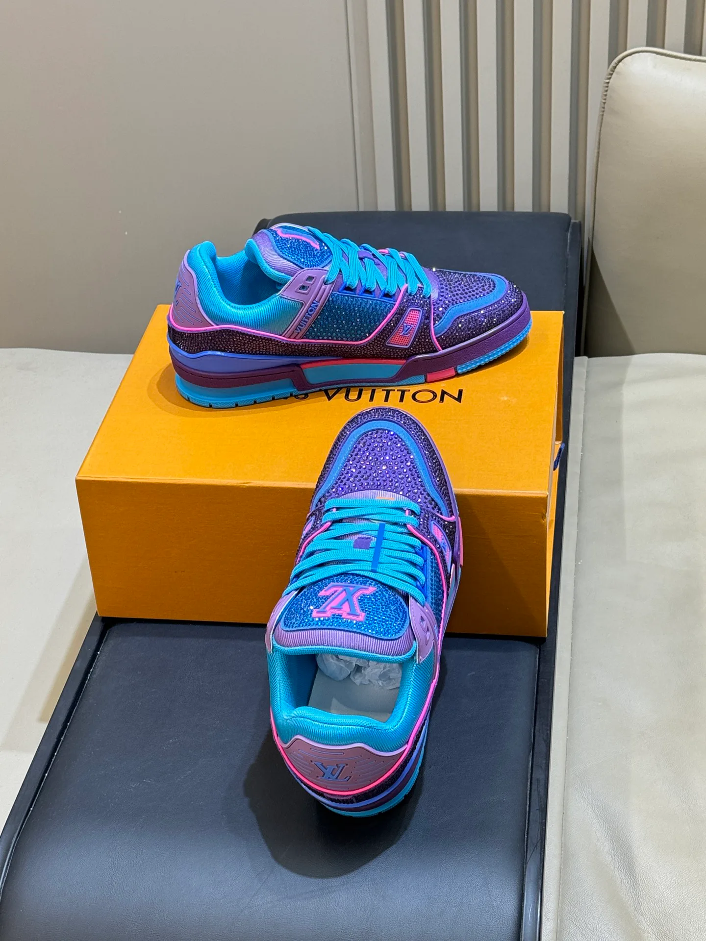 Women's Sneakers LOUIS VUITTON 18073562