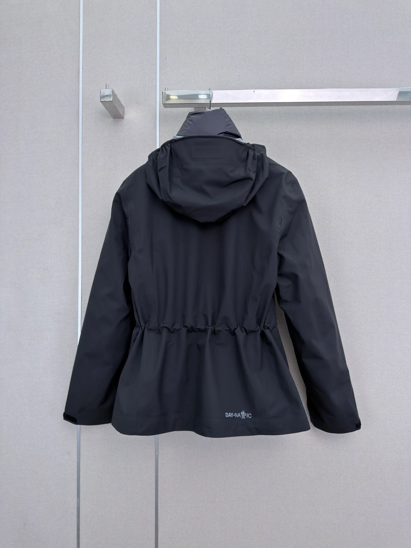 Women's Jackets And Down Jackets MONCLER 18501657