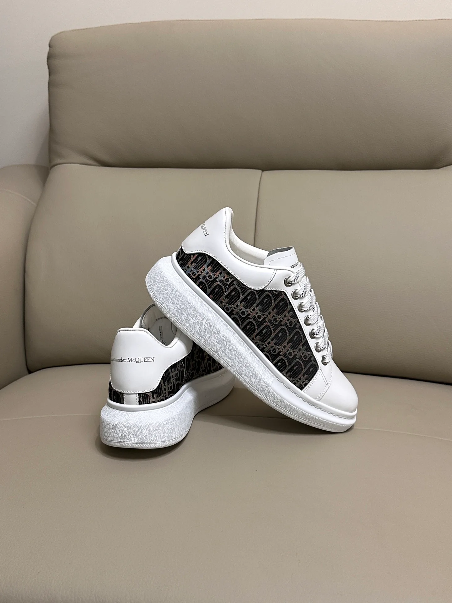 Кроссовки Женские Alexander Mcqueen 18616780