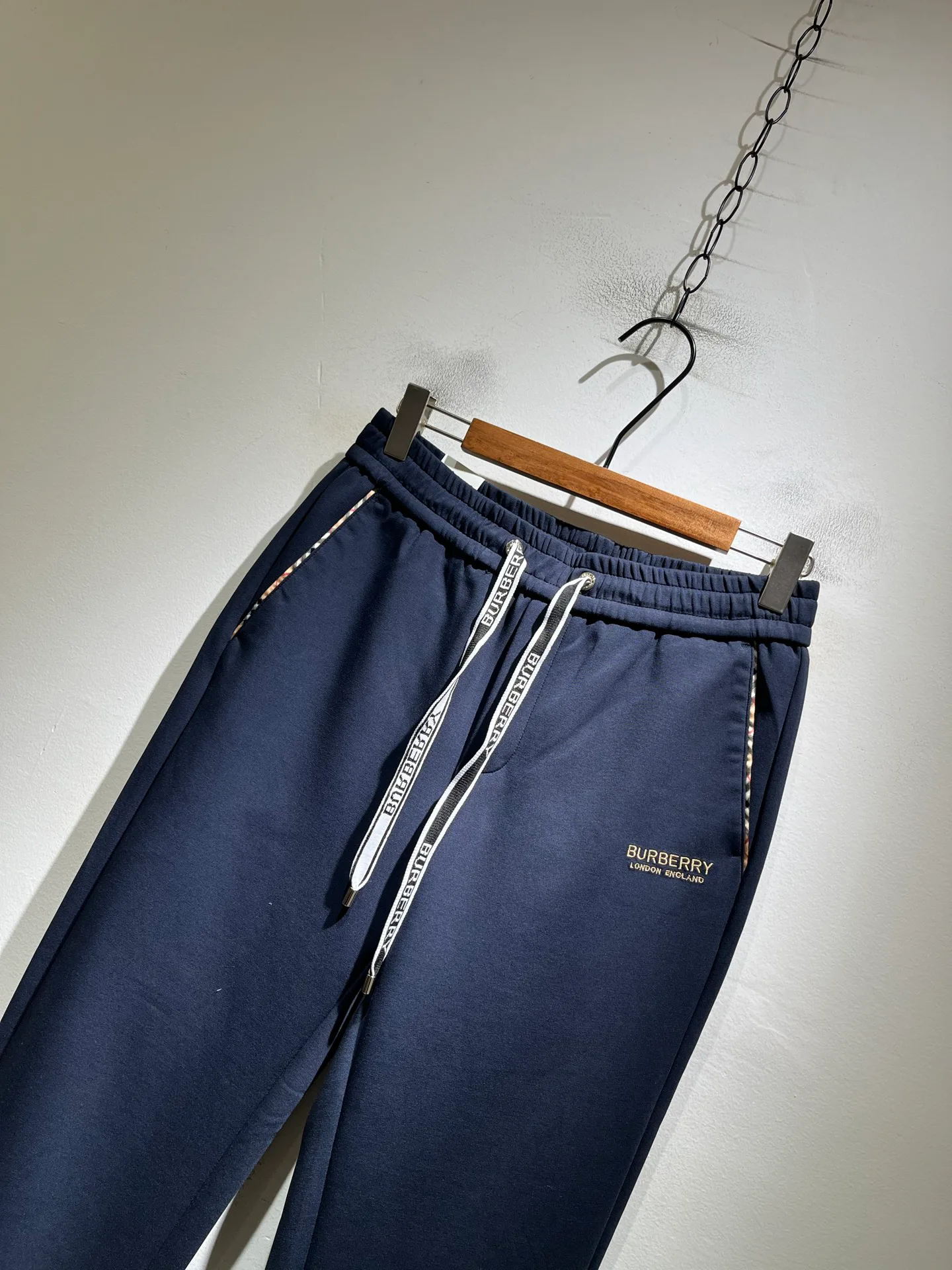 Men's Trousers BURBERRY 18343126