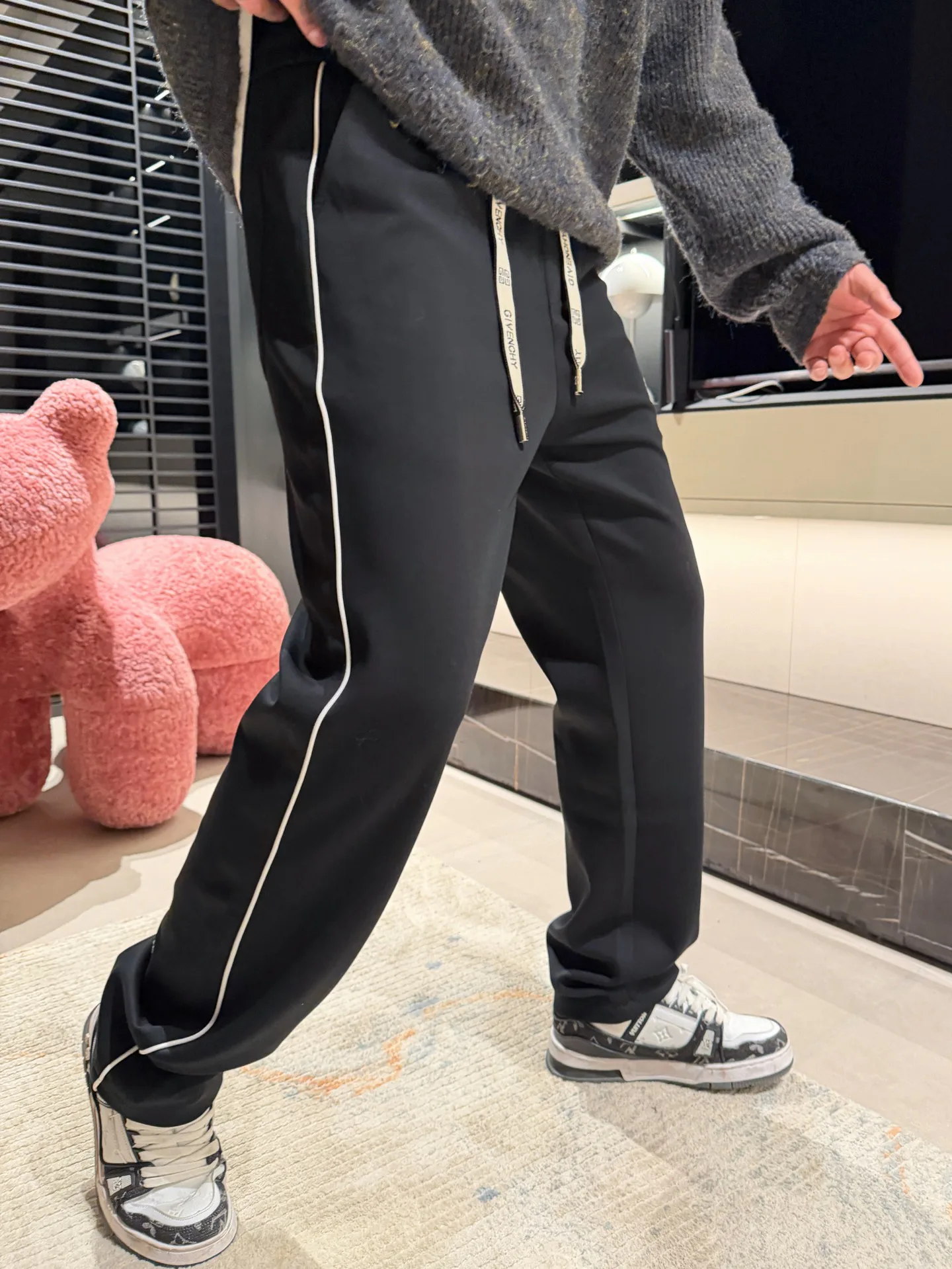 Men's Trousers GIVENCHY 18499697
