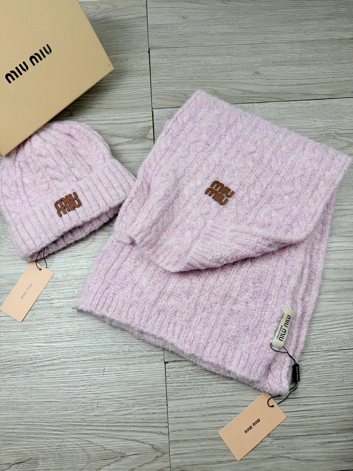 Hats MIU MIU 18549261