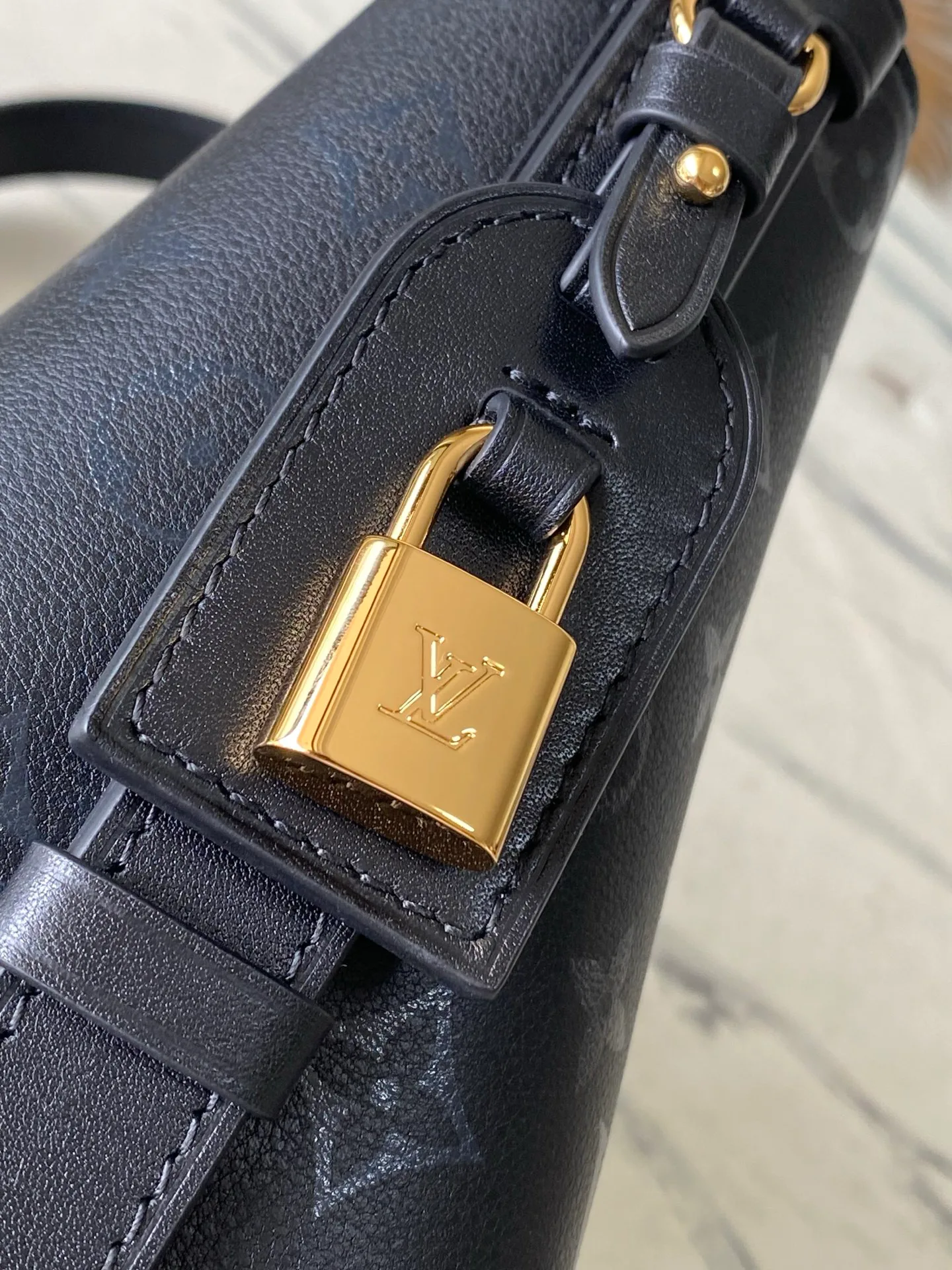 Women's Classic Handbags LOUIS VUITTON 18240363