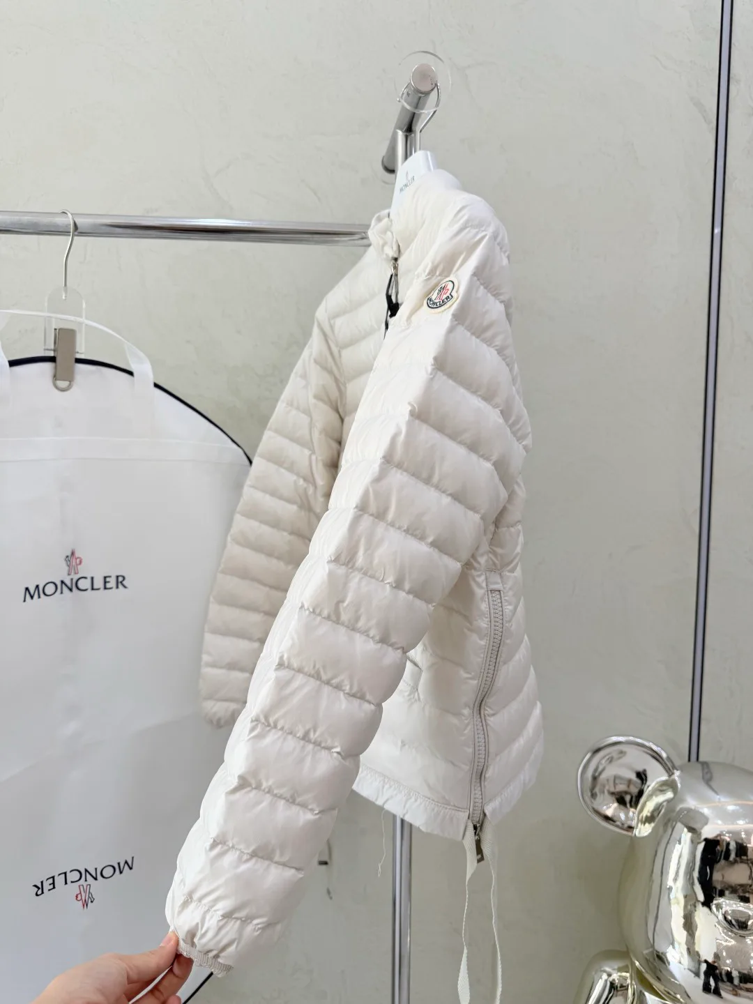 Women's Jackets And Down Jackets MONCLER 18052704