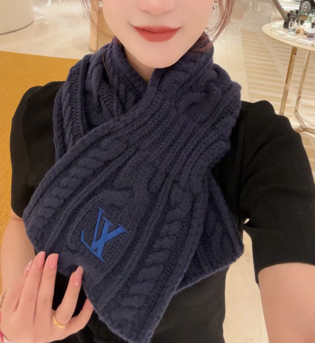Scarves LOUIS VUITTON 18377564