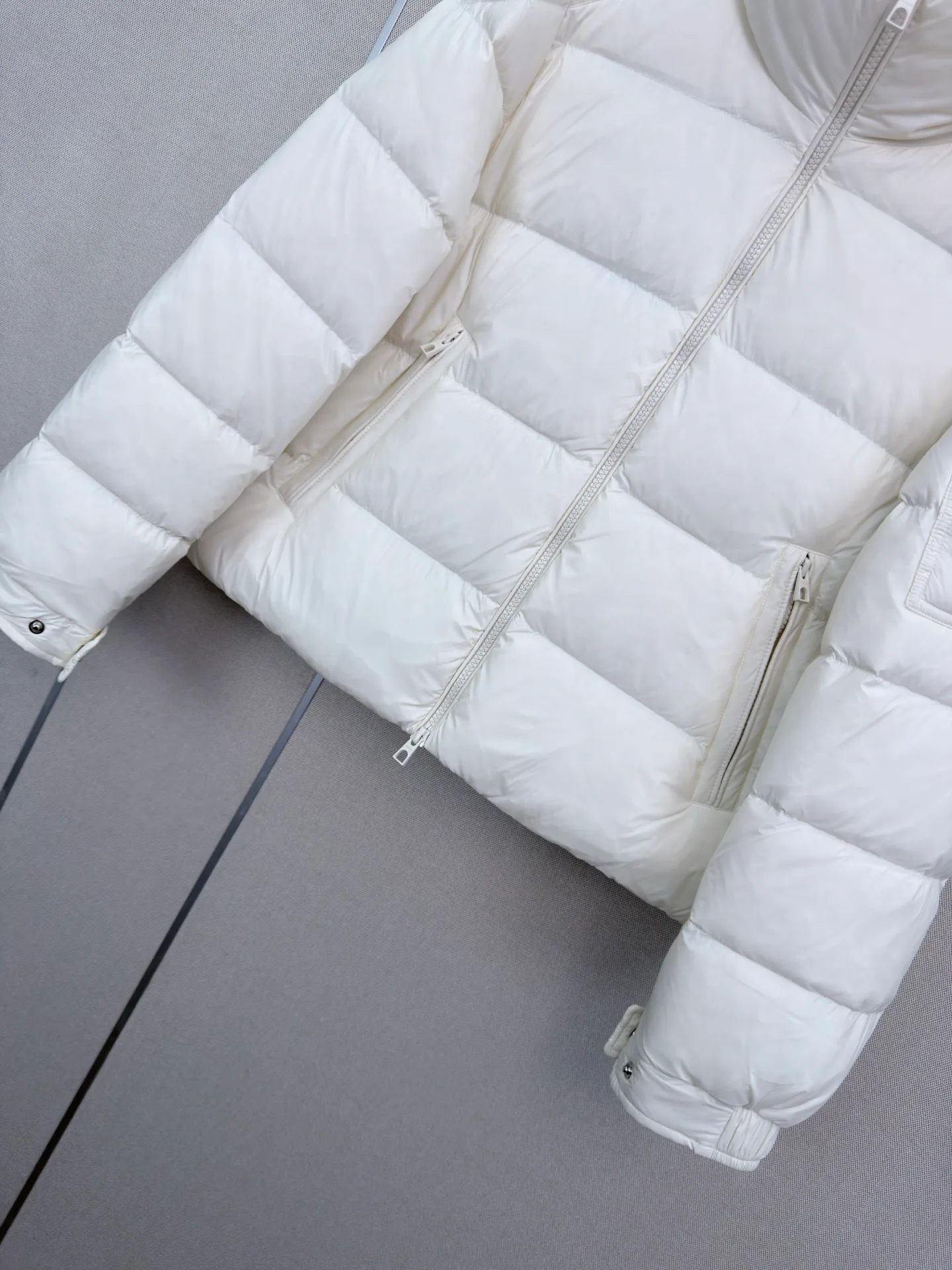 Women's Jackets And Down Jackets MONCLER 18439410