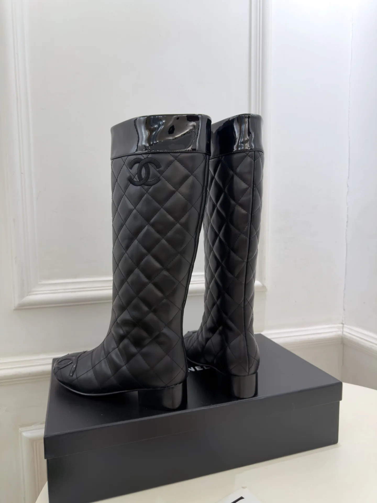 Сапоги Женские Chanel 18610811